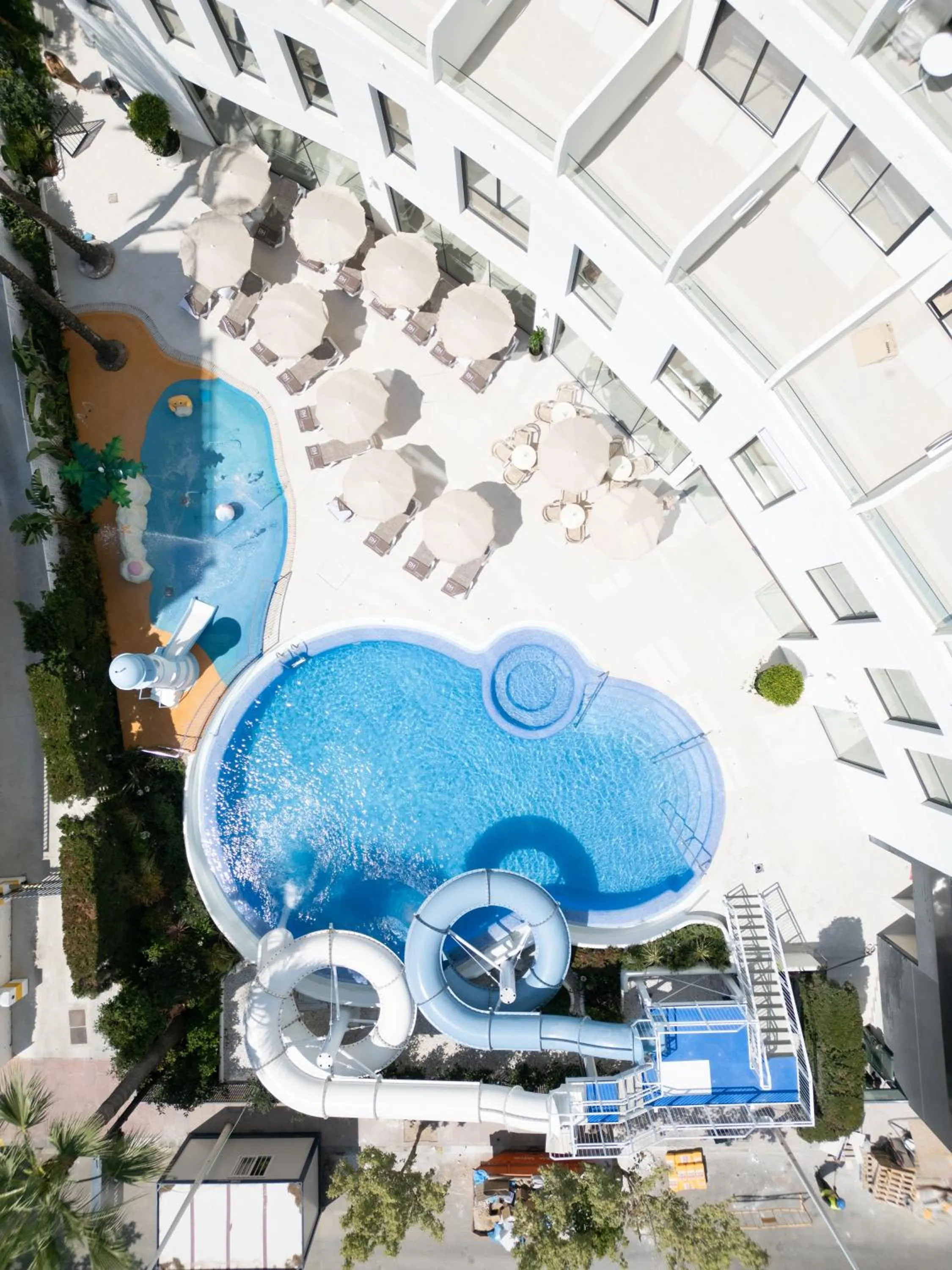 Pool view in Hotel RH Arena - Todo Incluido