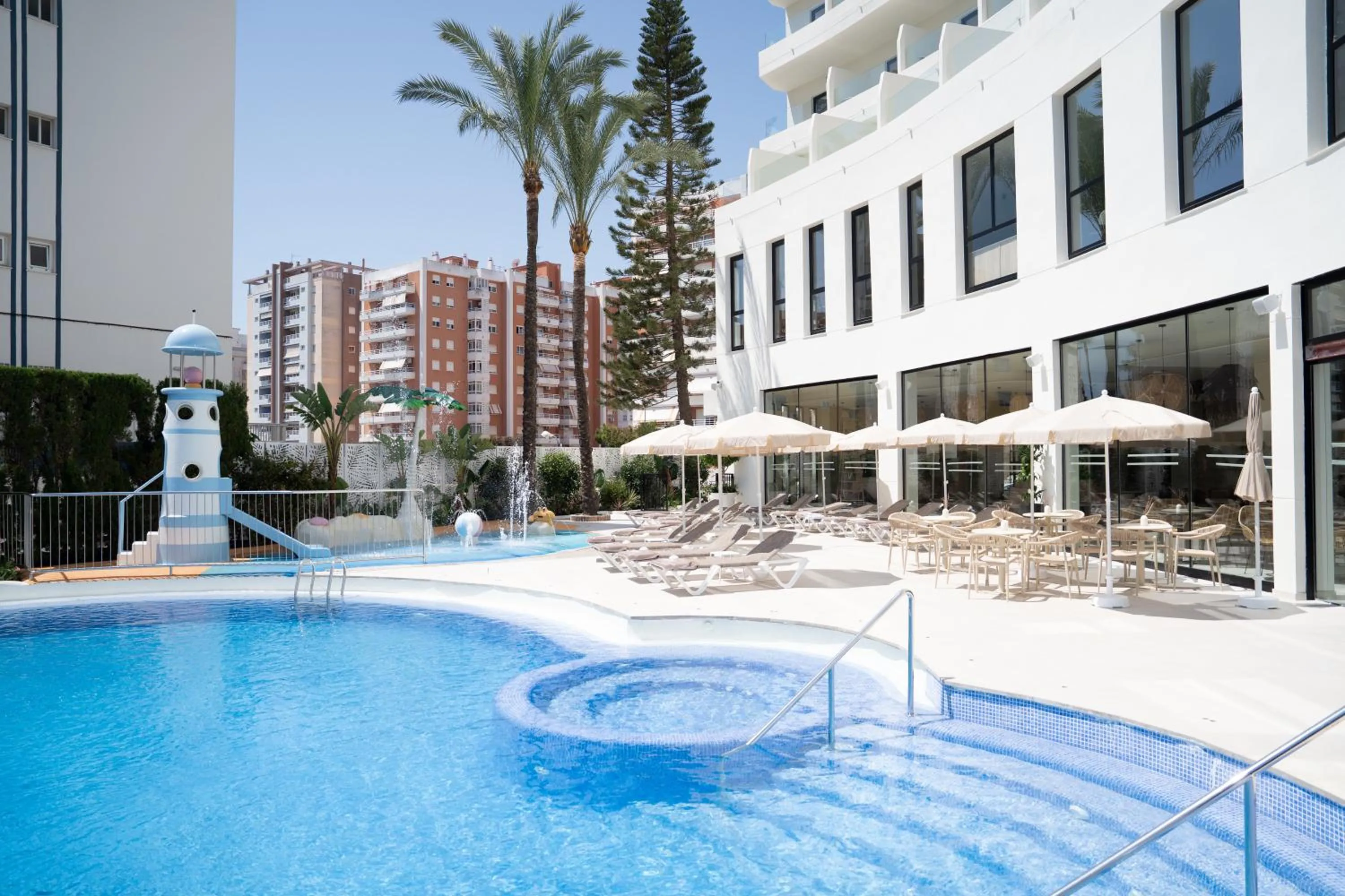 Swimming pool in Hotel RH Arena - Todo Incluido