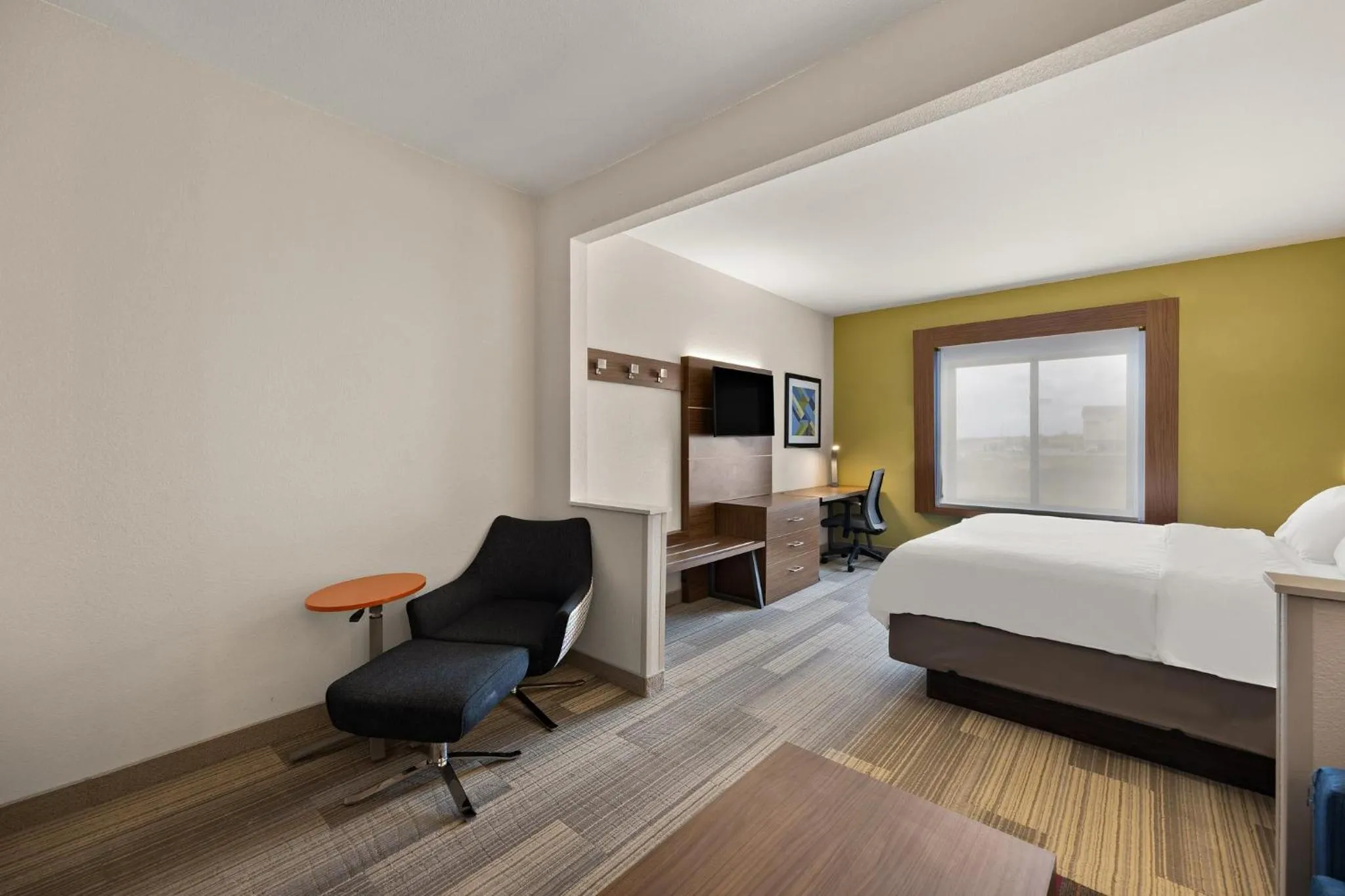 Photo of the whole room, Bed in Holiday Inn Express Hotel & Suites Limon I-70/Exit 359 by IHG