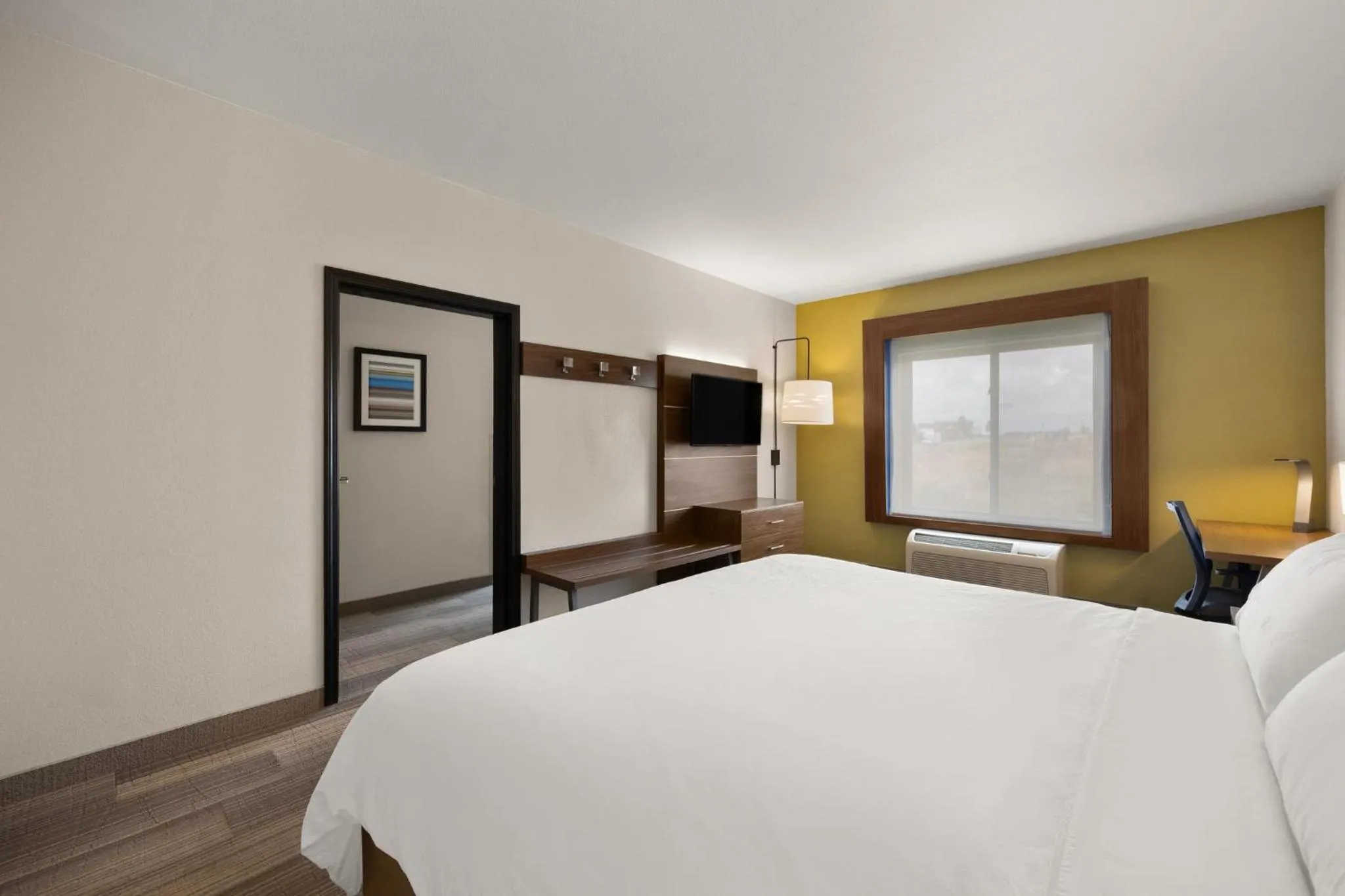 Photo of the whole room, Bed in Holiday Inn Express Hotel & Suites Limon I-70/Exit 359 by IHG