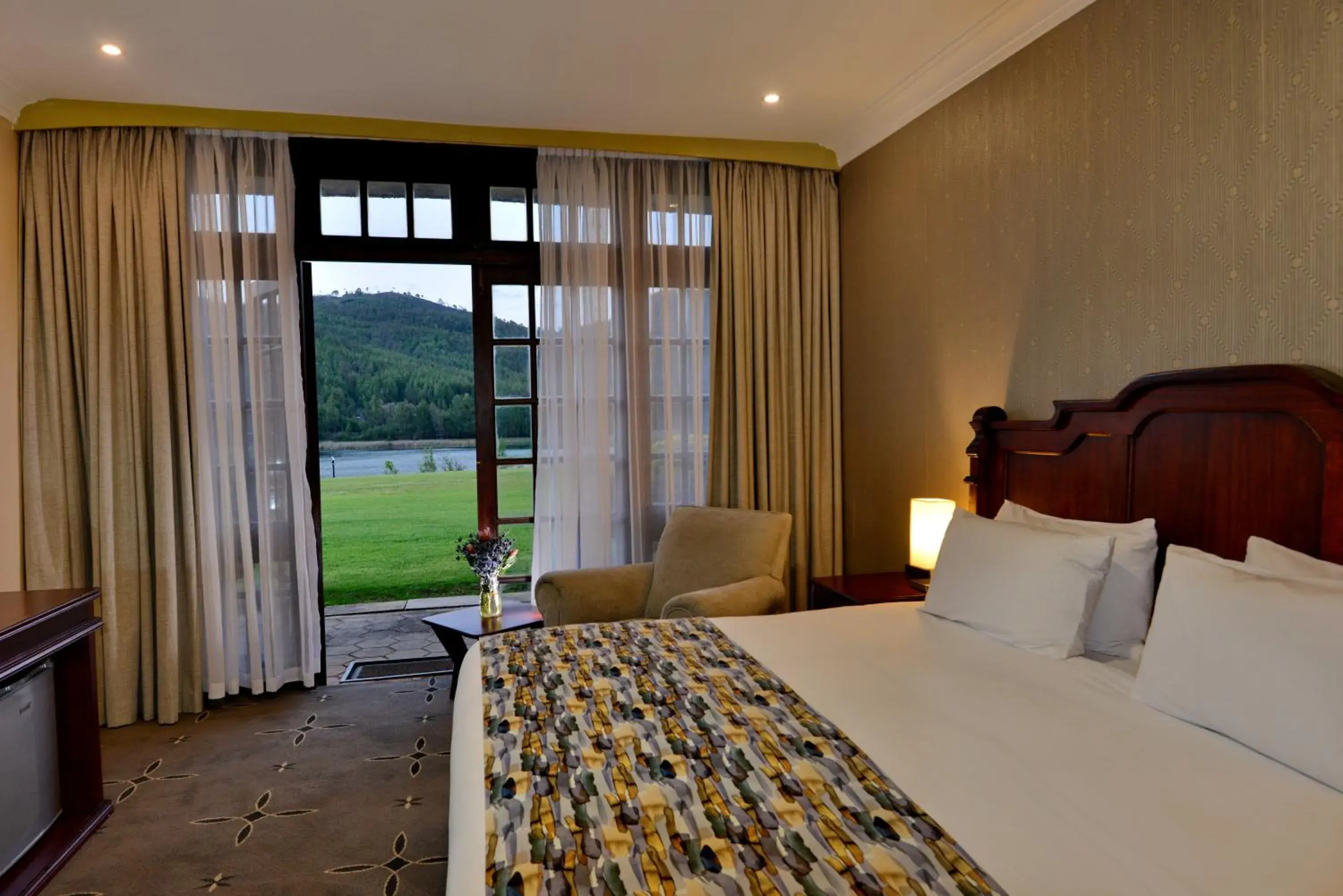 Lake view, Bed in Troutbeck Resort Lake view, Bed in Troutbeck Resort