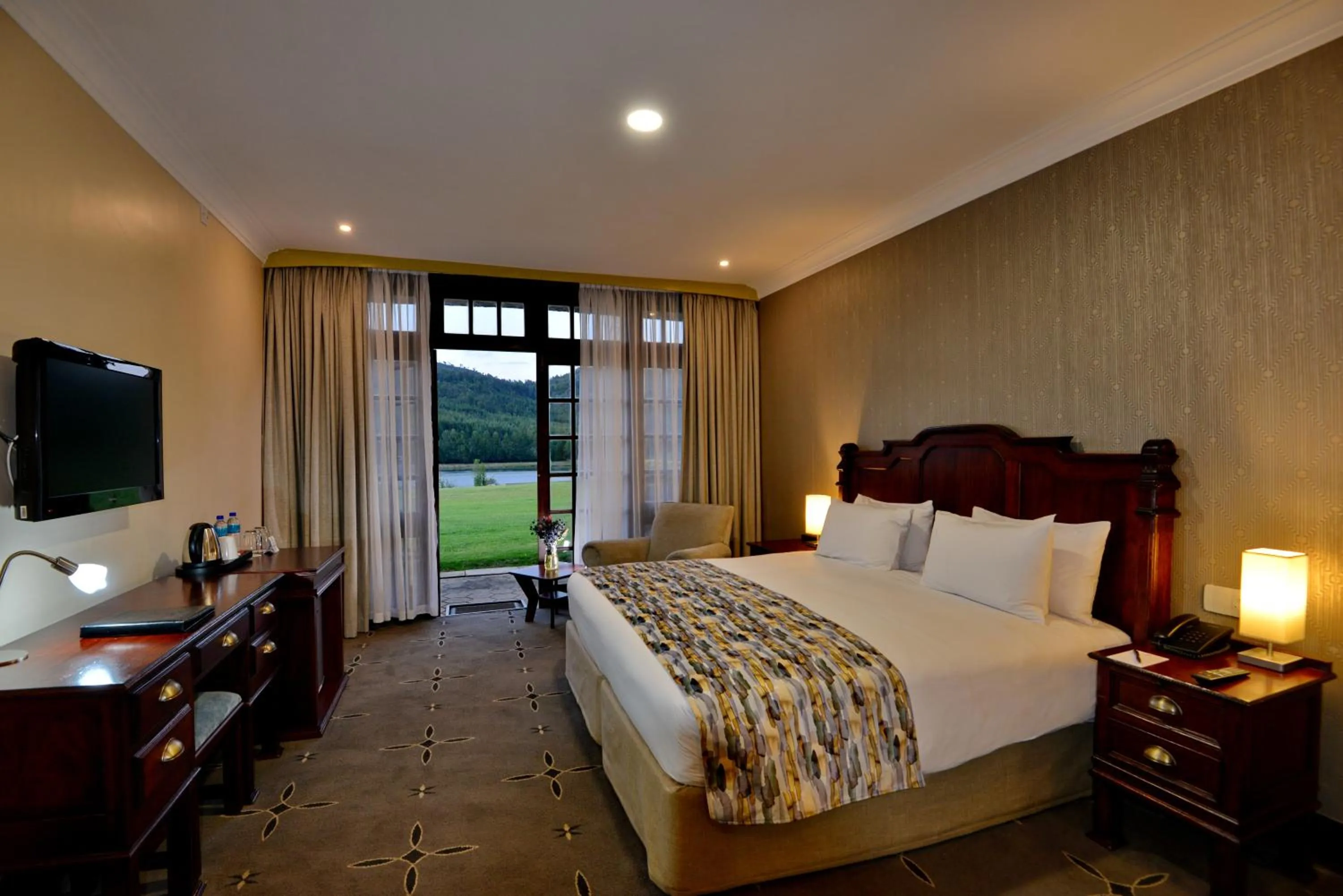 View (from property/room), Bed in Troutbeck Resort