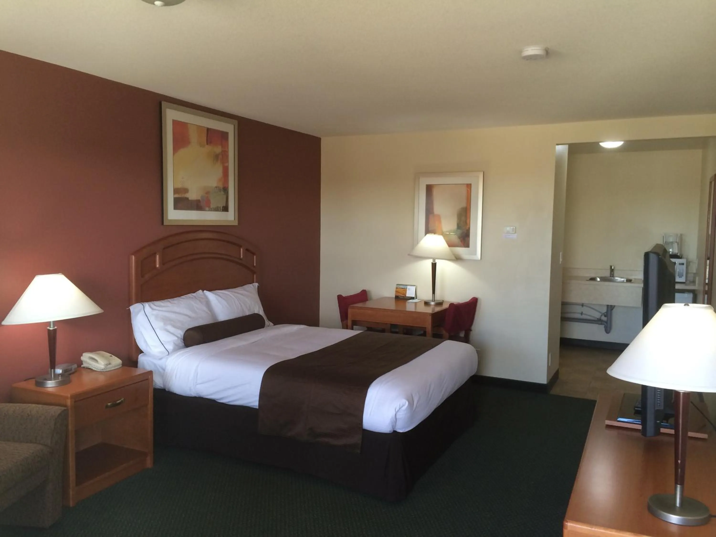 Photo of the whole room, Bed in Western Valley Inn