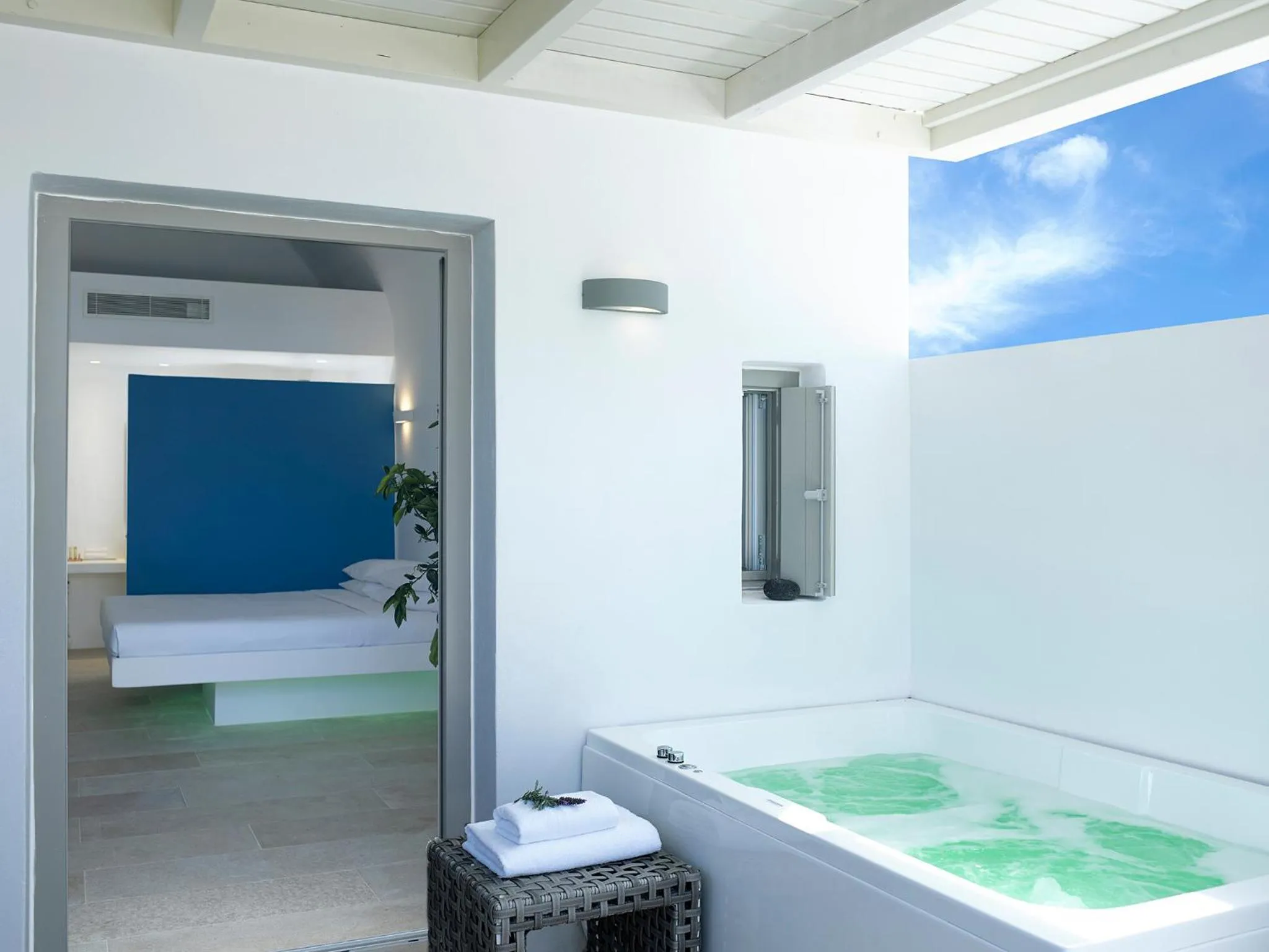 Hot Tub in Aurora Santorini