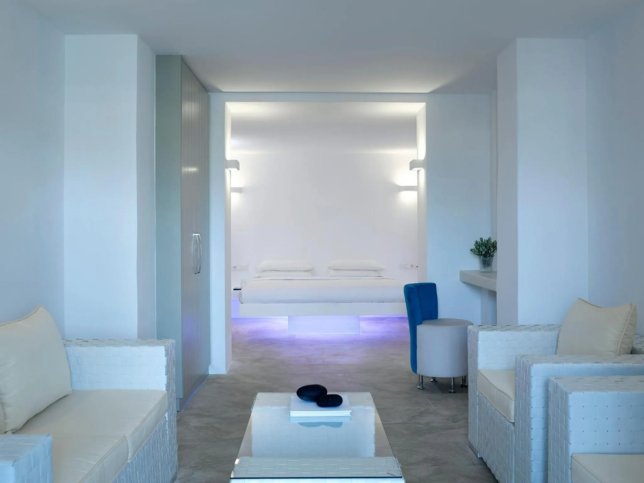 Living room, Bed in Aurora Santorini