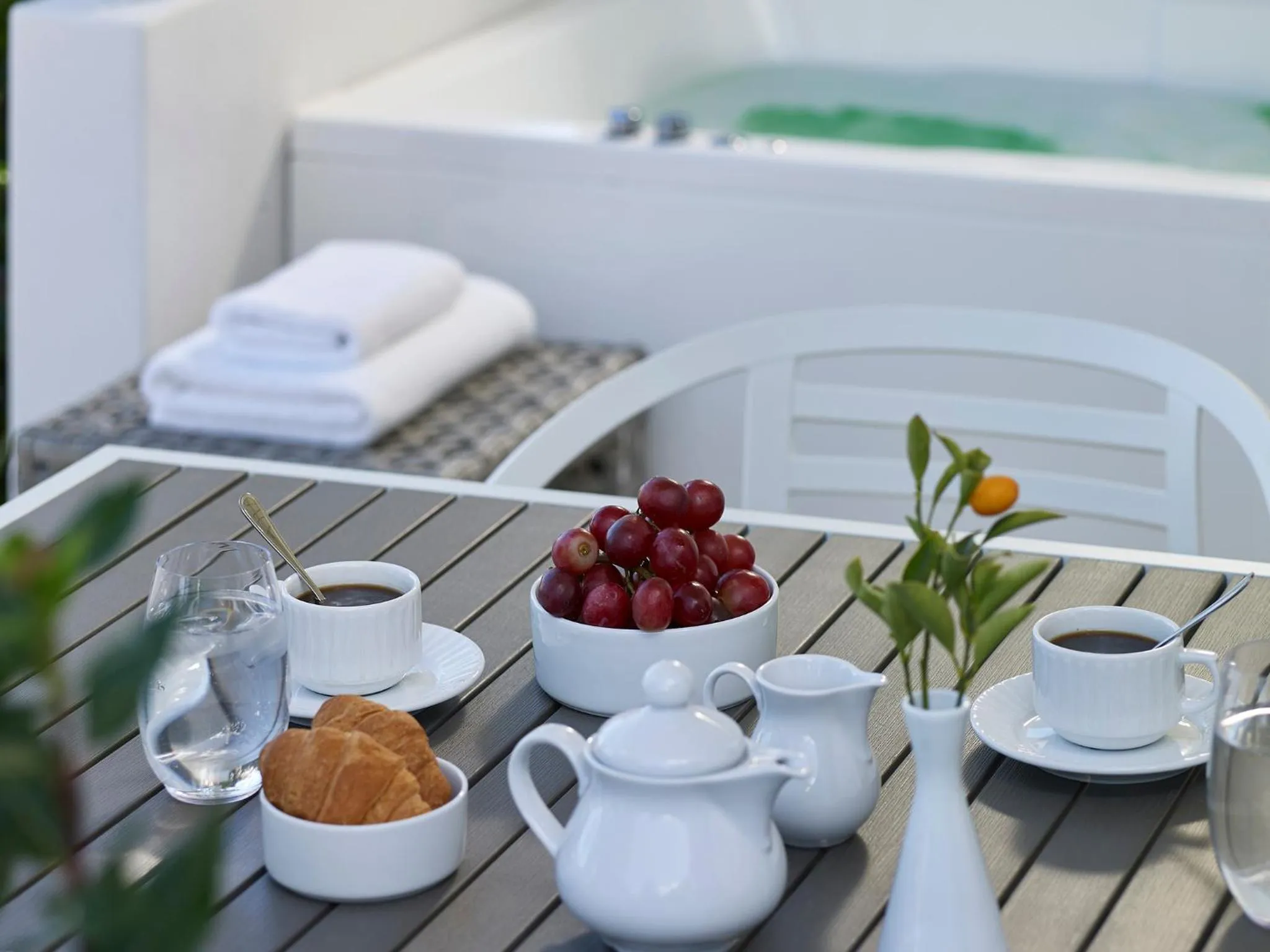 Hot Tub in Aurora Santorini