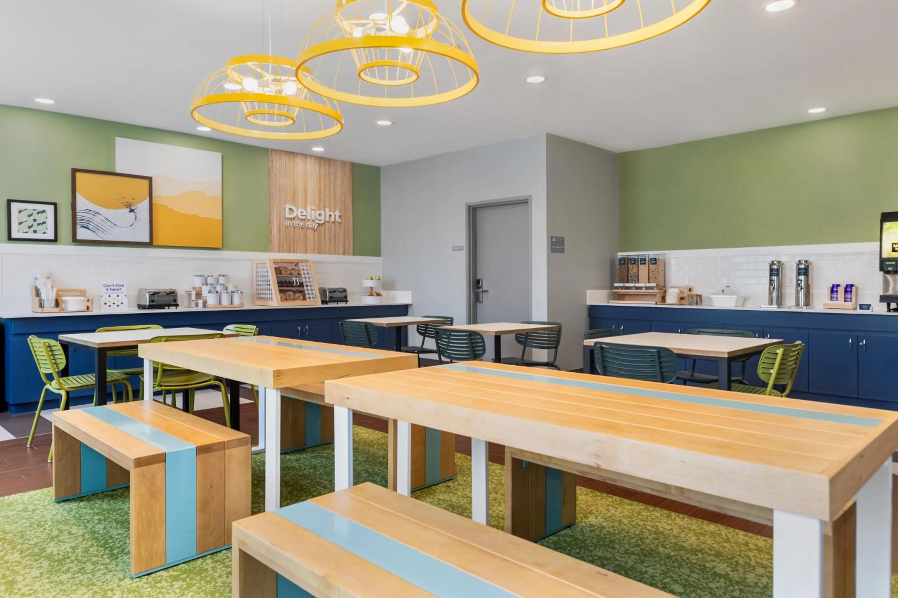 Coffee/tea facilities in Spark by Hilton Indianapolis Northeast Fishers