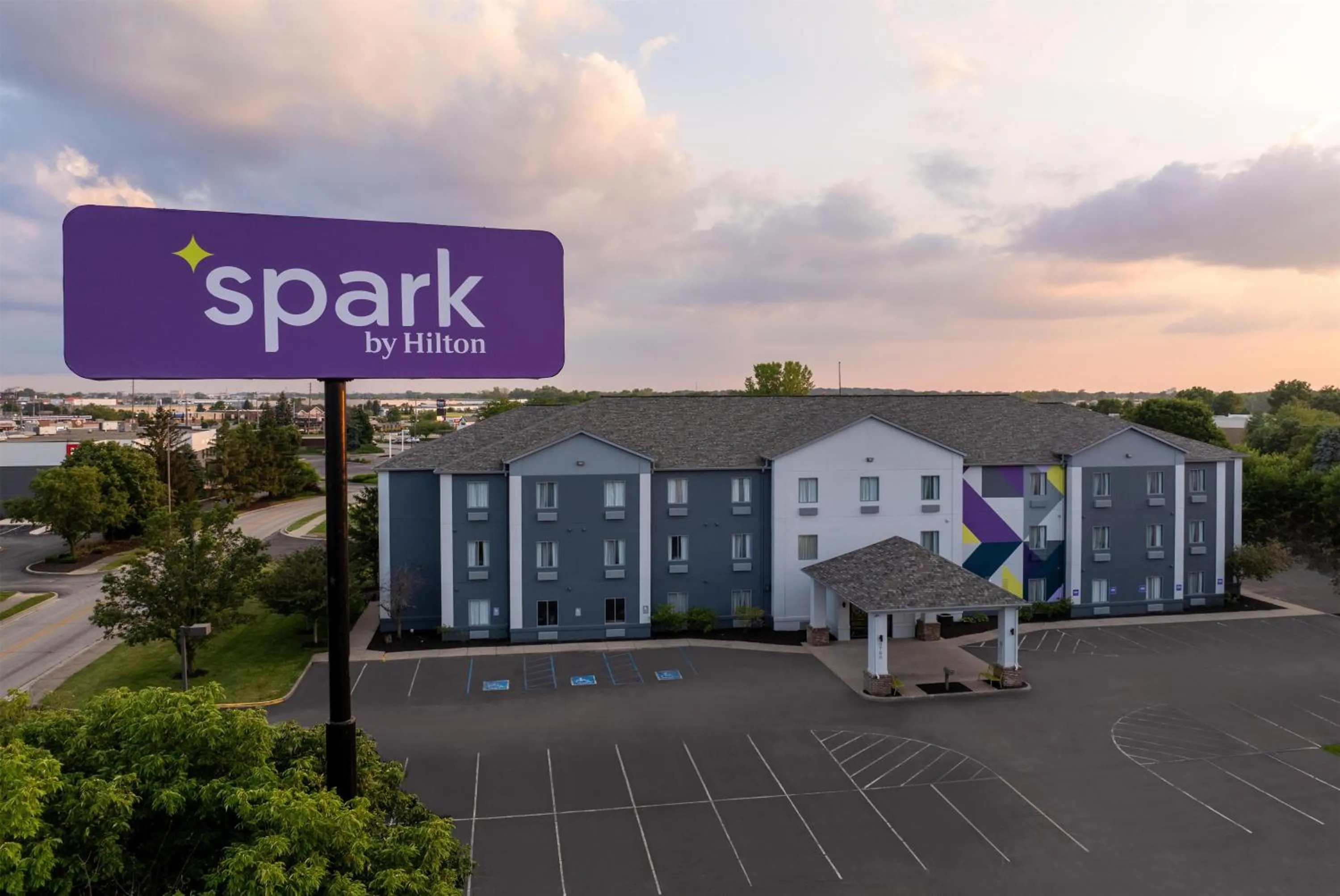 Property building in Spark by Hilton Indianapolis Northeast Fishers