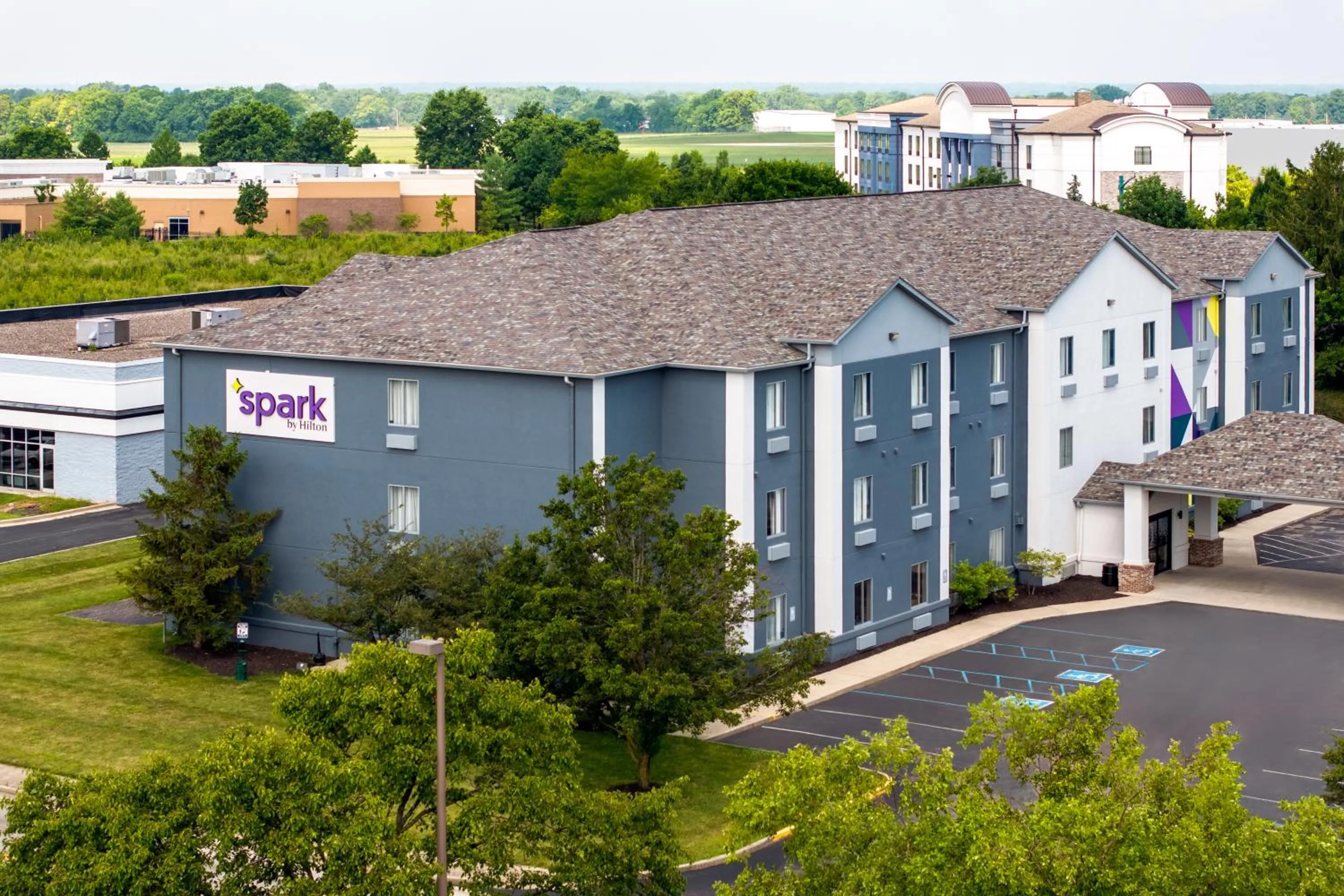 Property building in Spark by Hilton Indianapolis Northeast Fishers