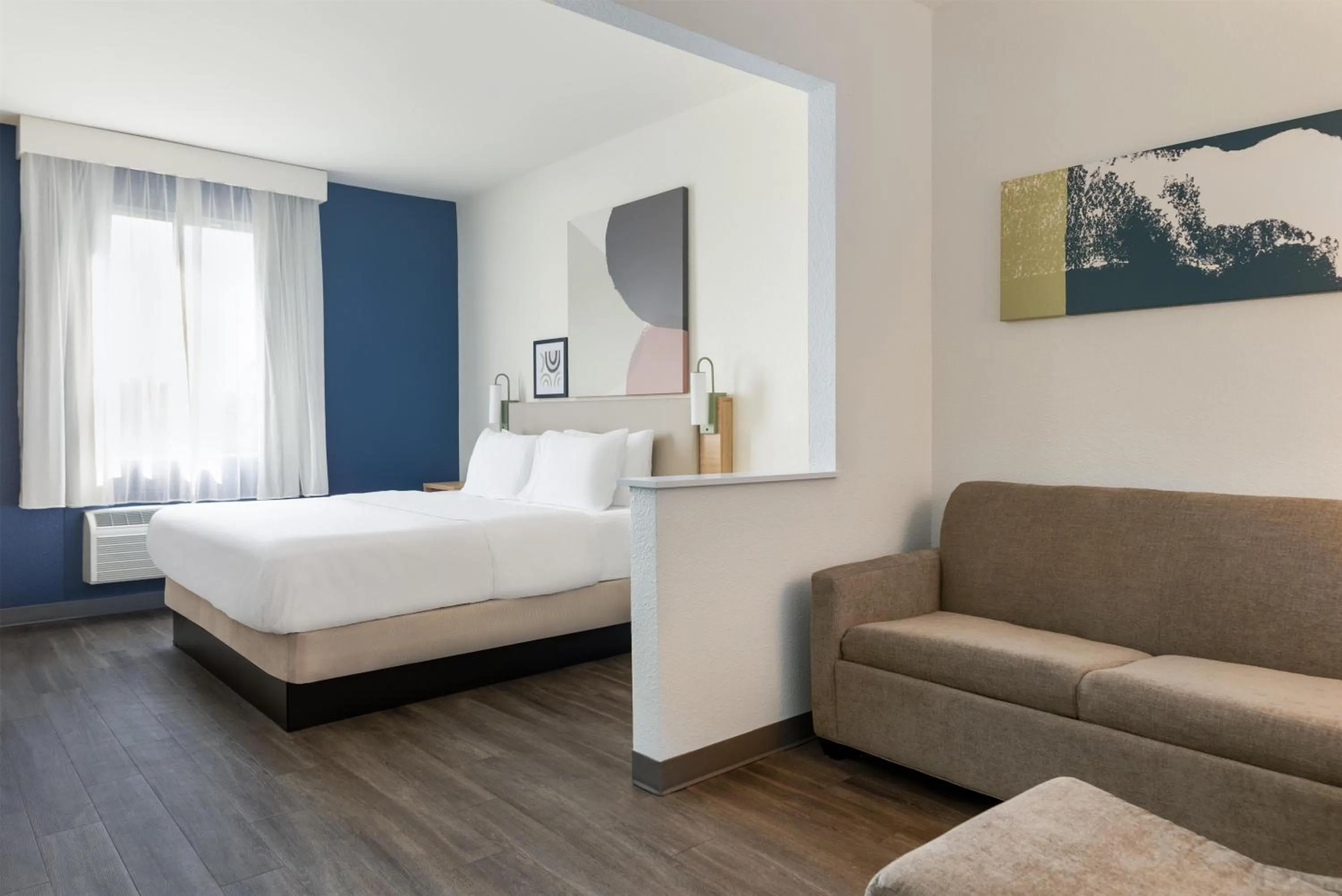 Living room, Bed in Spark by Hilton Indianapolis Northeast Fishers