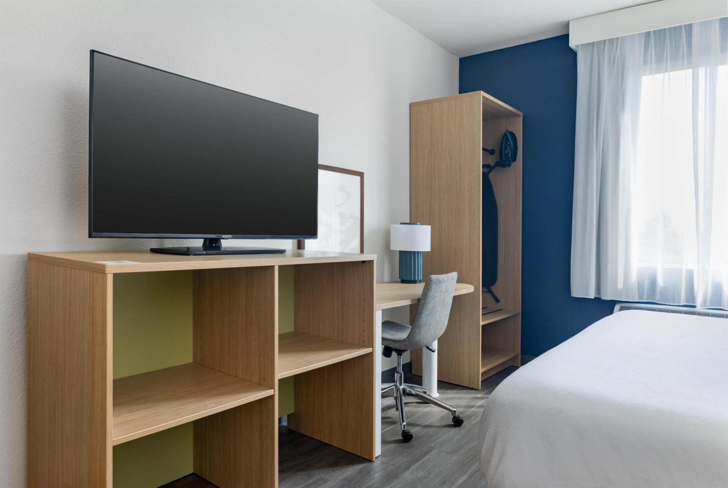 Bedroom, Bed in Spark by Hilton Indianapolis Northeast Fishers