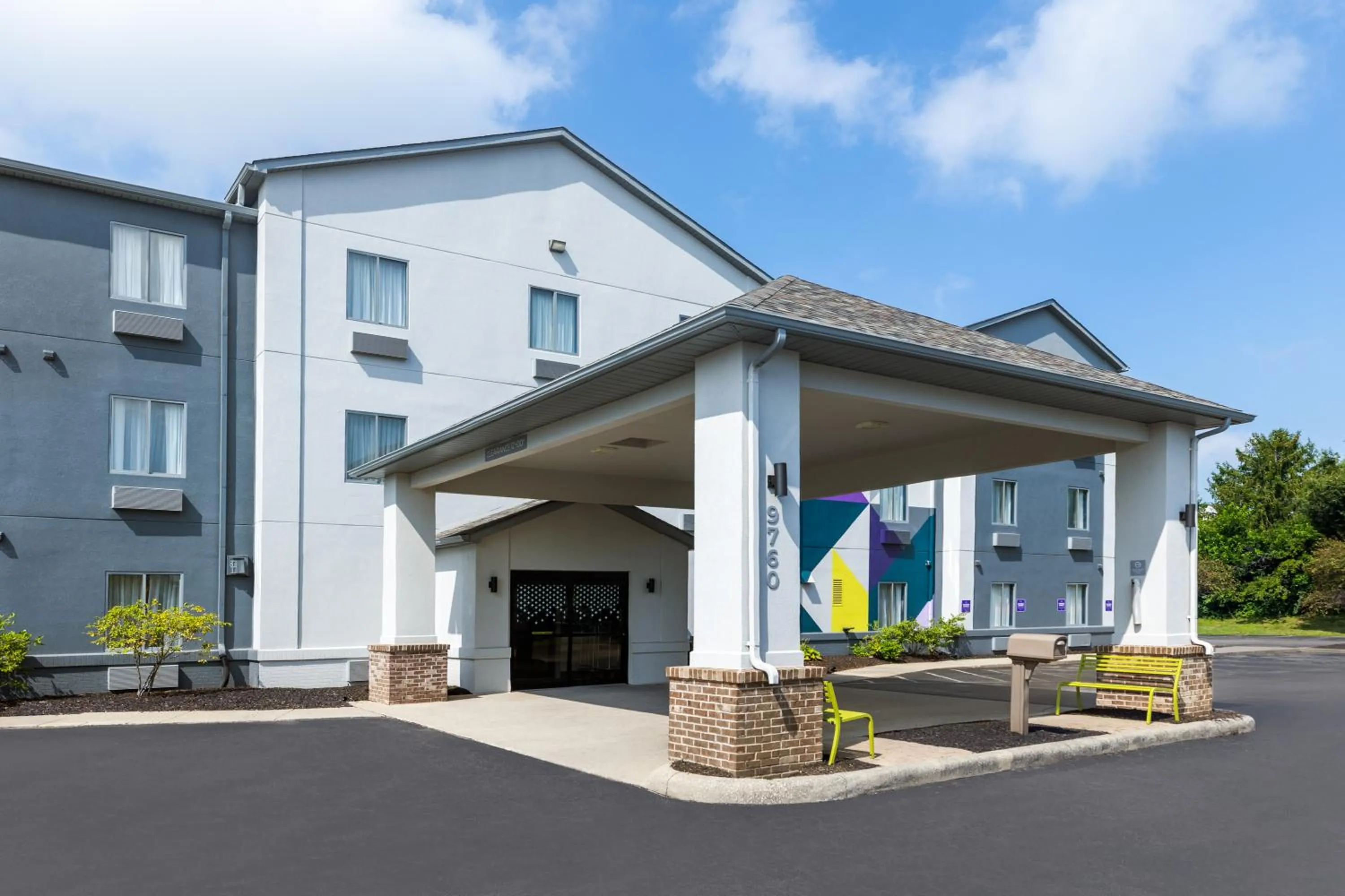 Property building in Spark by Hilton Indianapolis Northeast Fishers