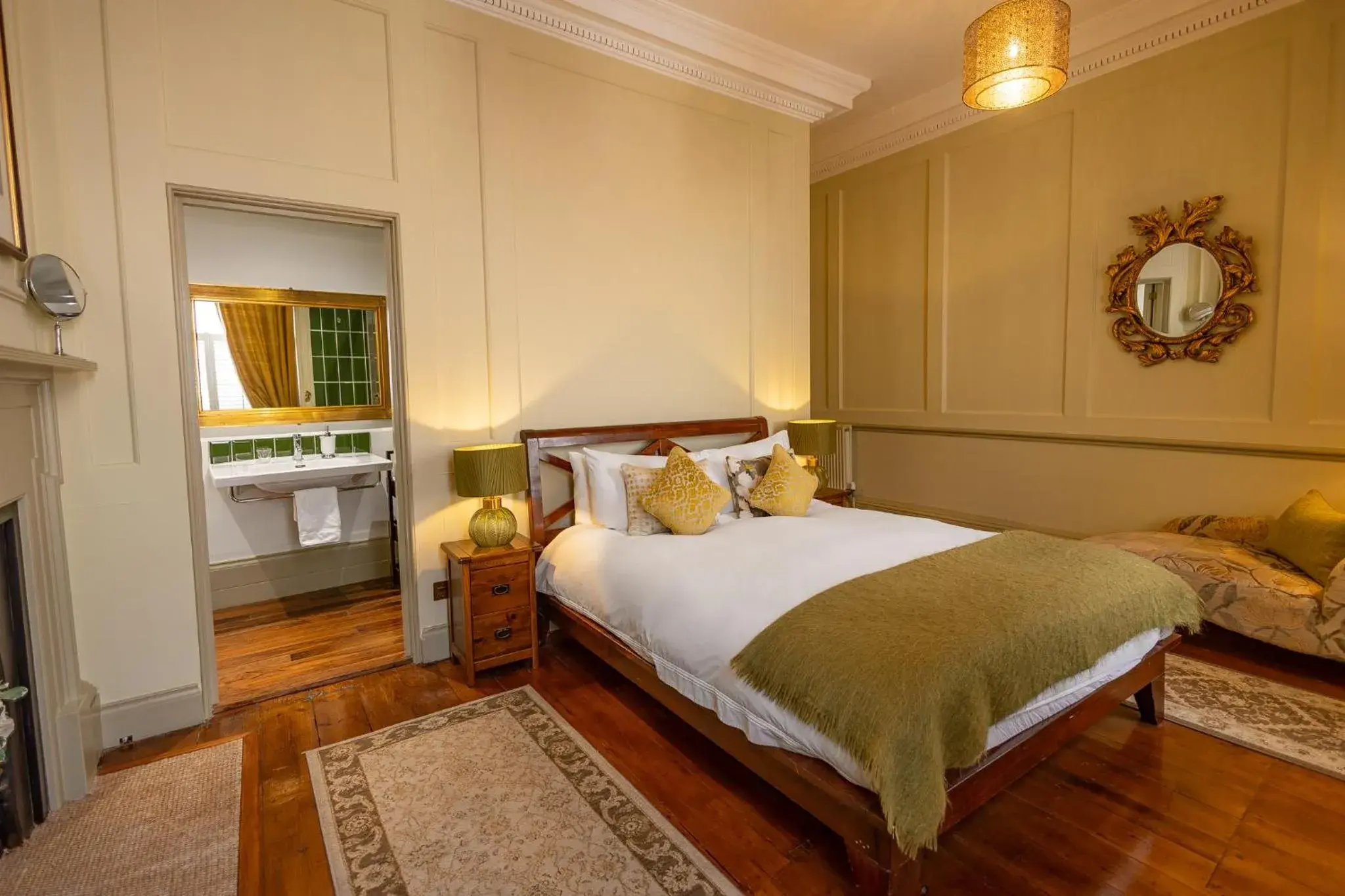 Deluxe Double Room - single occupancy in 38 St Giles Deluxe Double Room - single occupancy in 38 St Giles