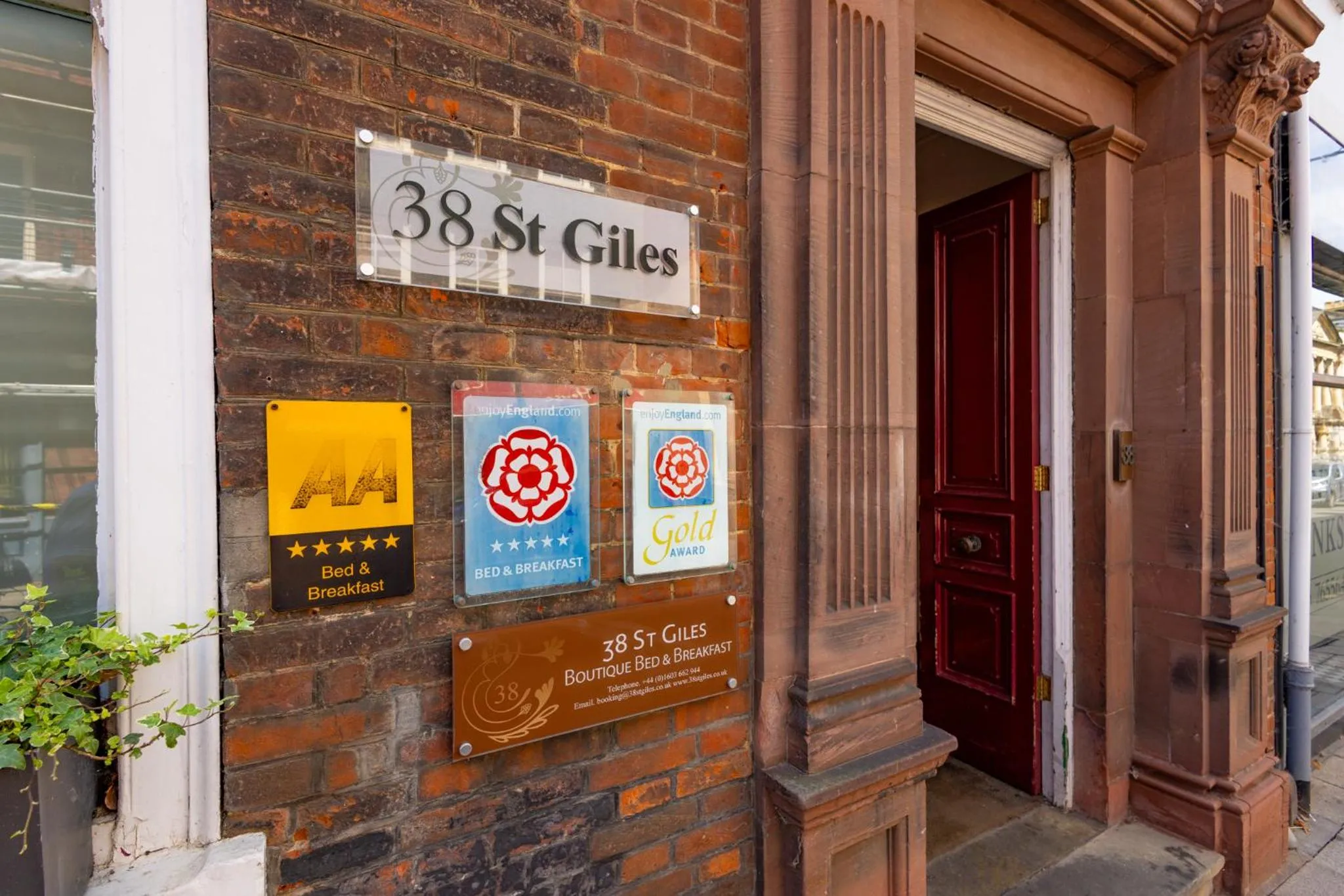 Property building in 38 St Giles