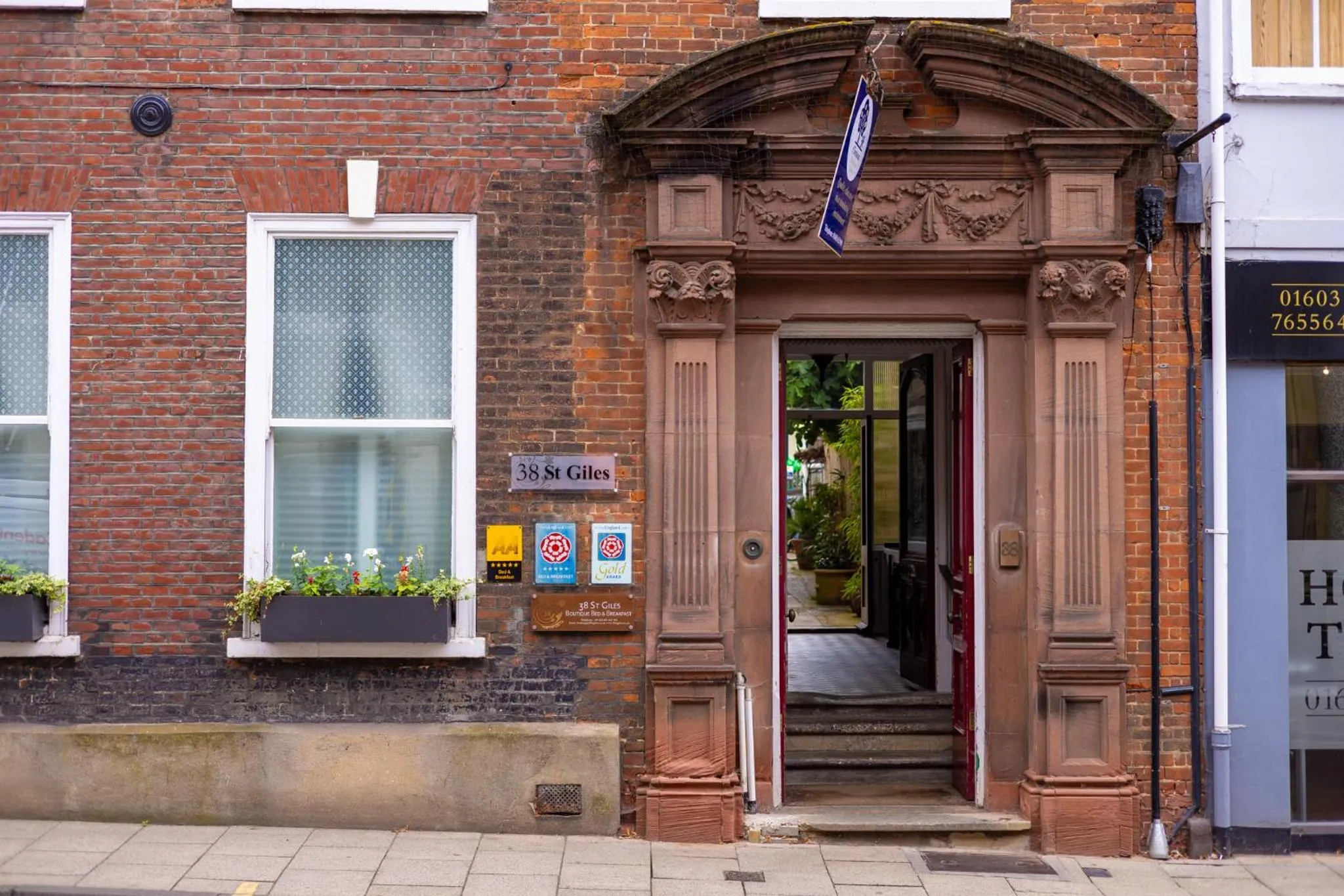 Property building in 38 St Giles