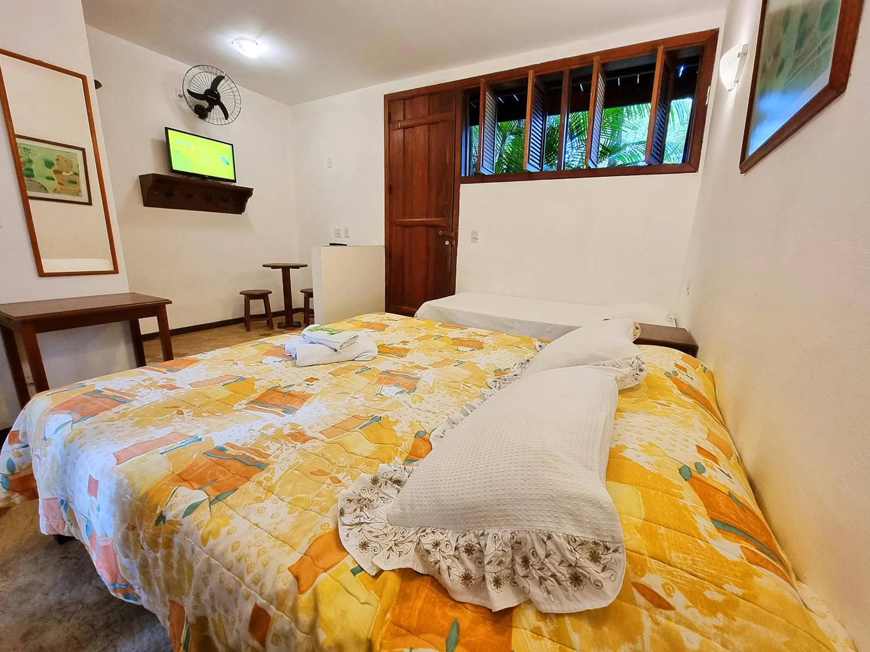 Photo of the whole room, Bed in Pousada Rumo dos Ventos