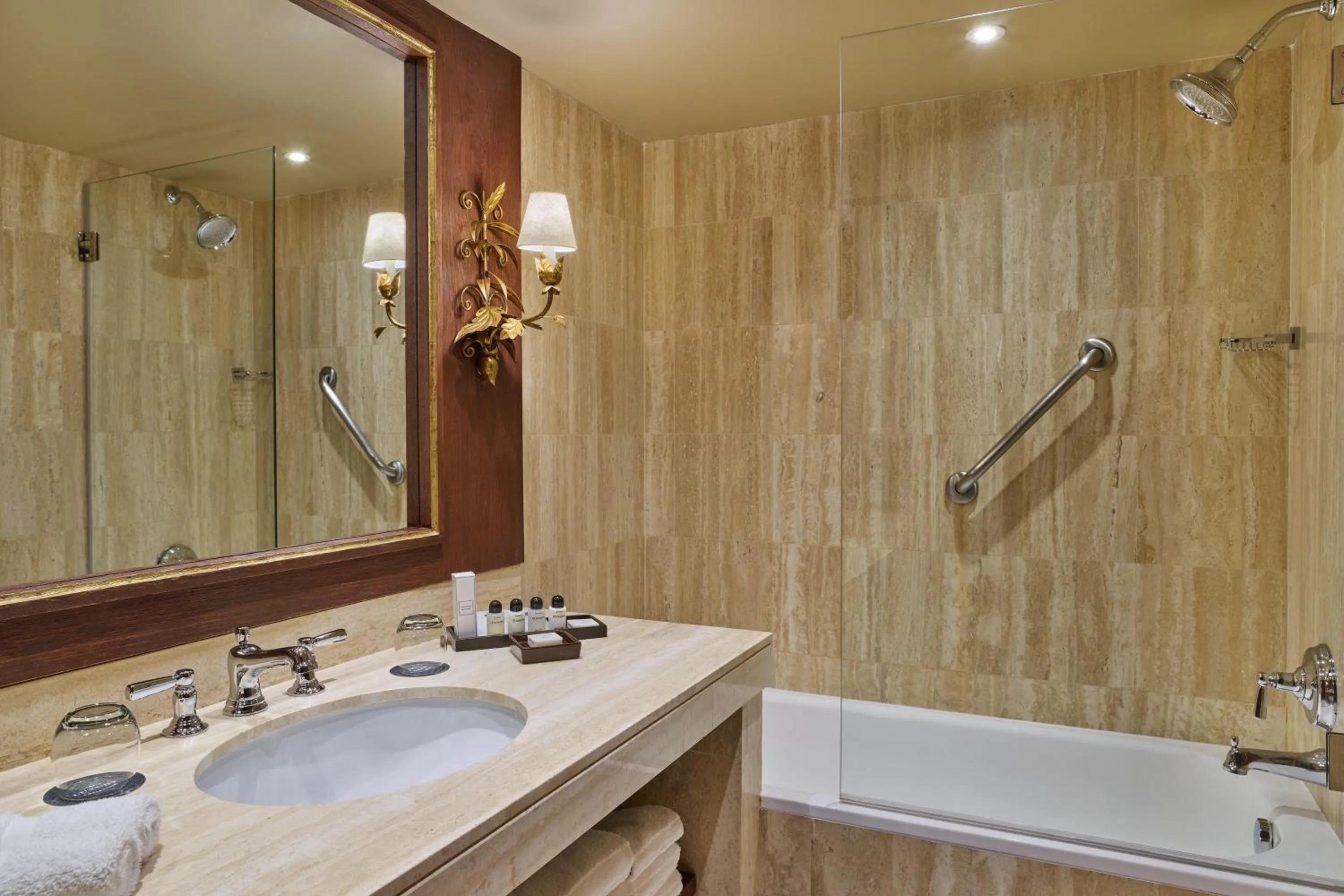 Bathroom in Palacio del Inka, a Luxury Collection Hotel, Cusco