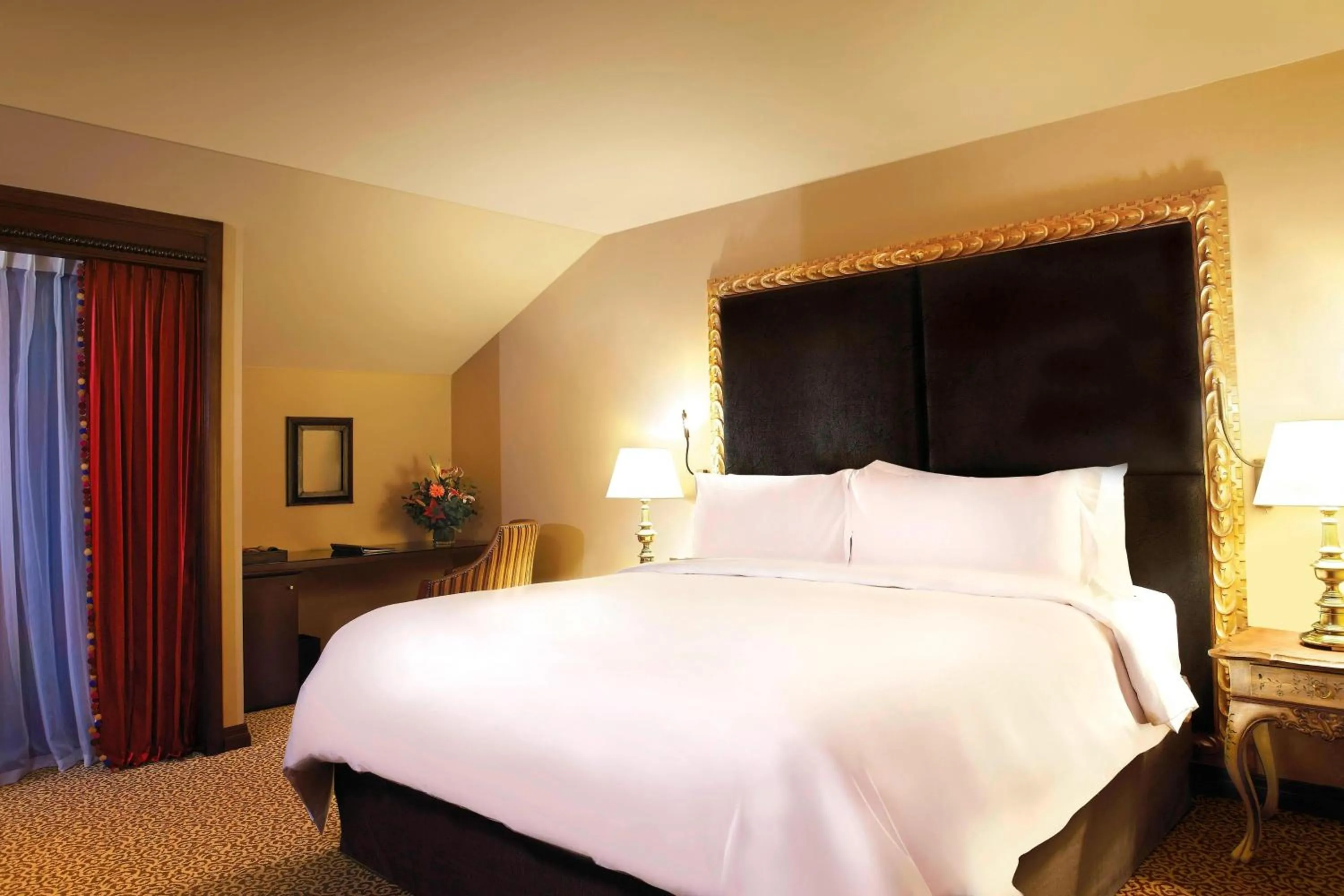 Bedroom, Bed in Palacio del Inka, a Luxury Collection Hotel, Cusco