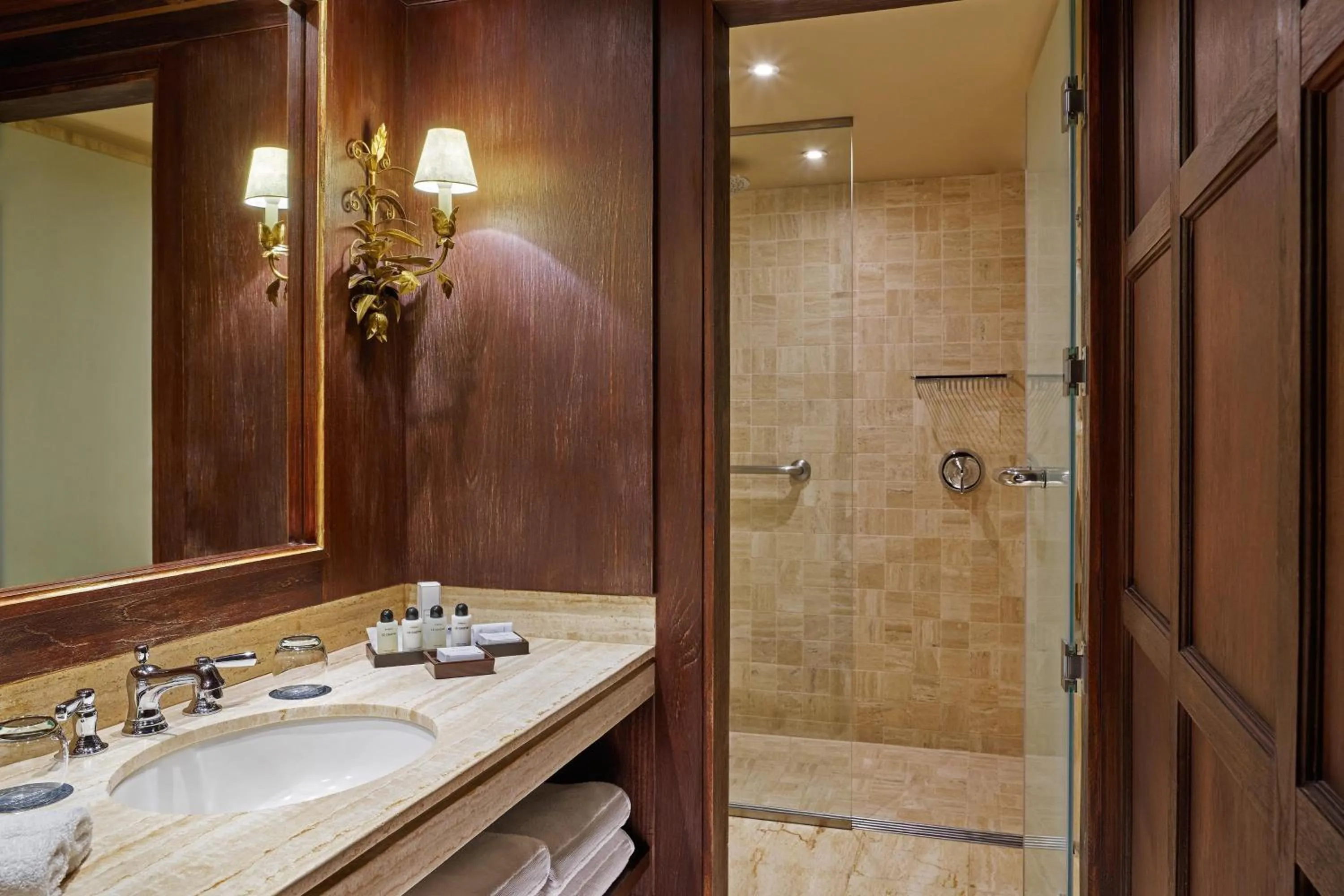 Bathroom in Palacio del Inka, a Luxury Collection Hotel, Cusco