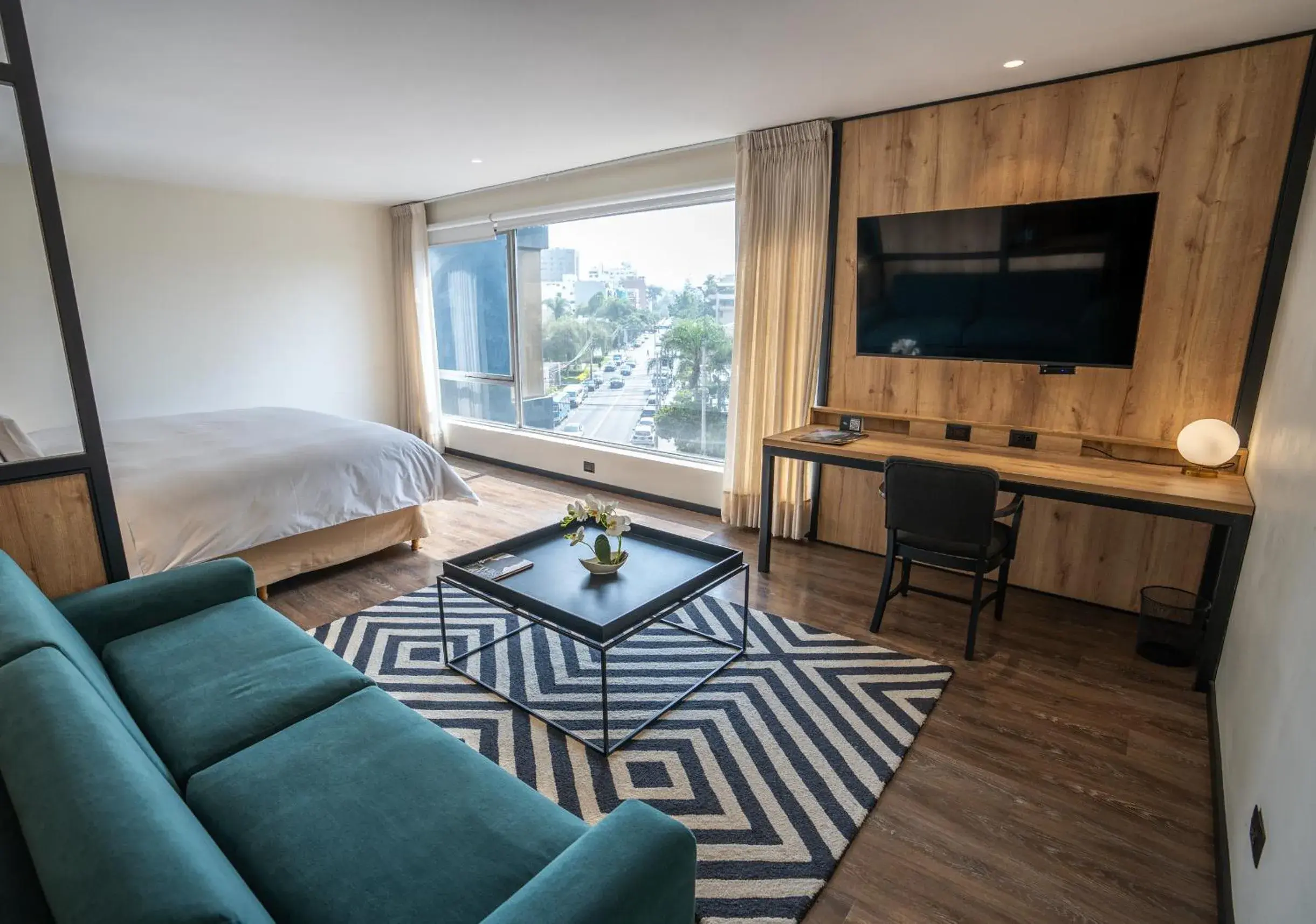TV and multimedia, Bed in BTH Hotel Lima Golf TV and multimedia, Bed in BTH Hotel Lima Golf