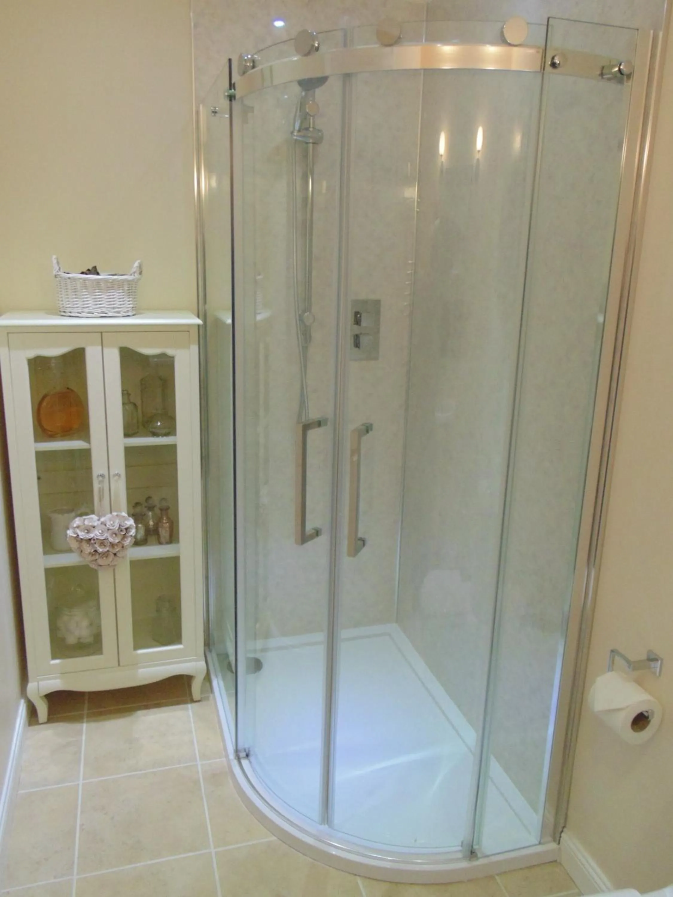 Deluxe King Room in Woodside Guest House