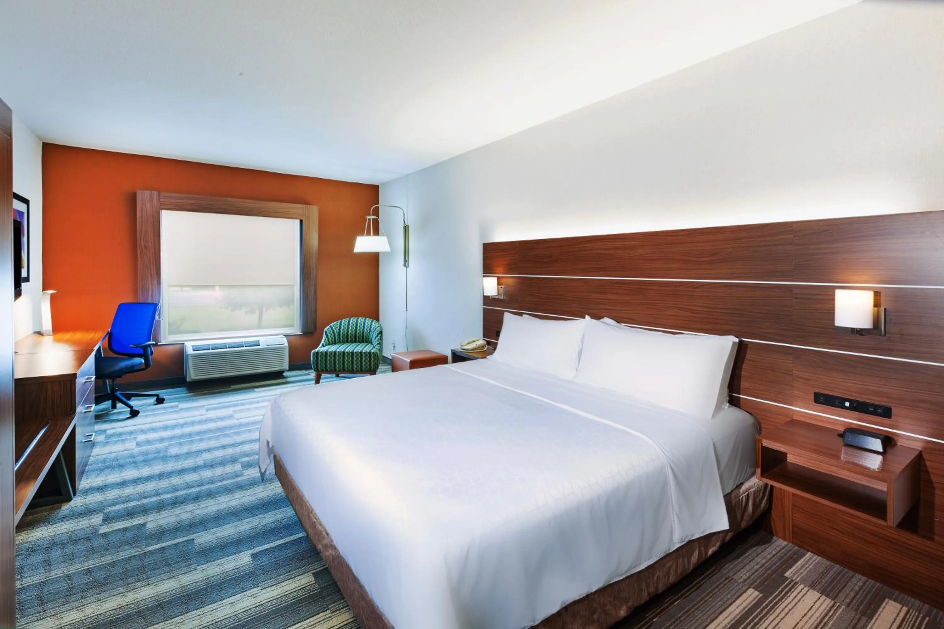 Bed in Holiday Inn Express Hotel and Suites Jasper by IHG