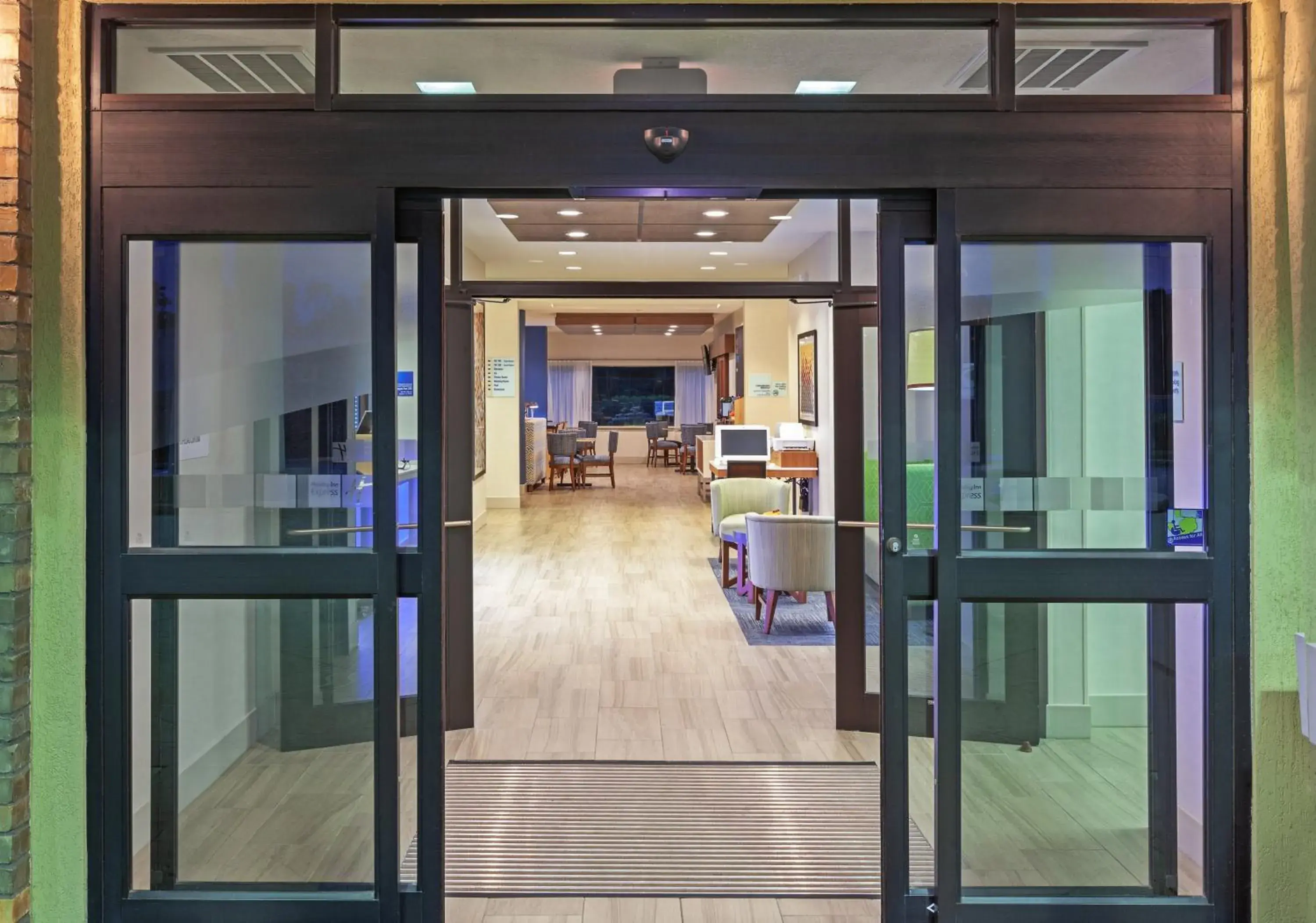 Property building in Holiday Inn Express Hotel and Suites Jasper by IHG Property building in Holiday Inn Express Hotel and Suites Jasper by IHG