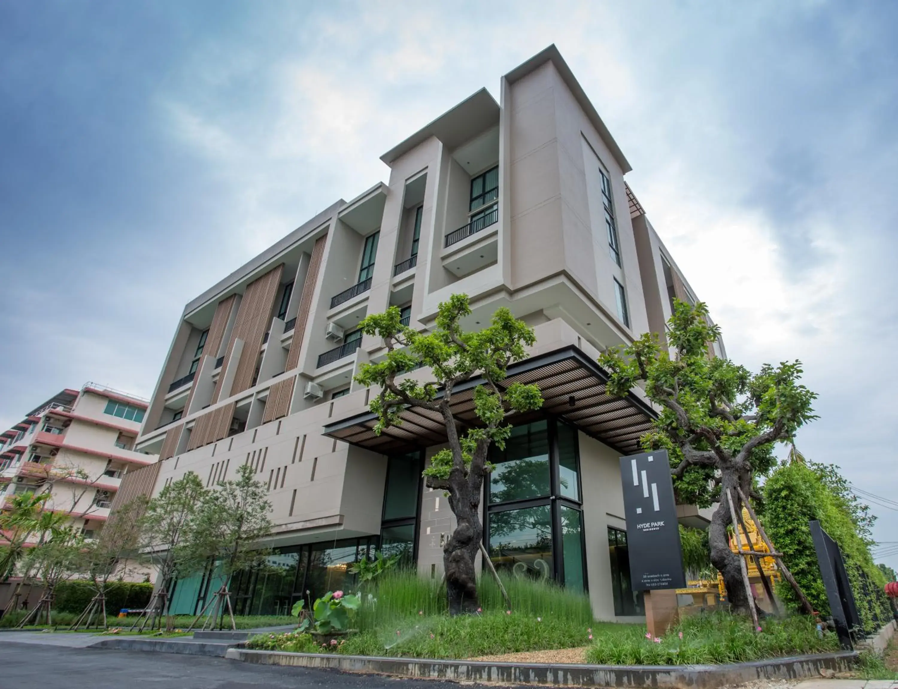 Property building in Hyde Park Chiangmai Property building in Hyde Park Chiangmai