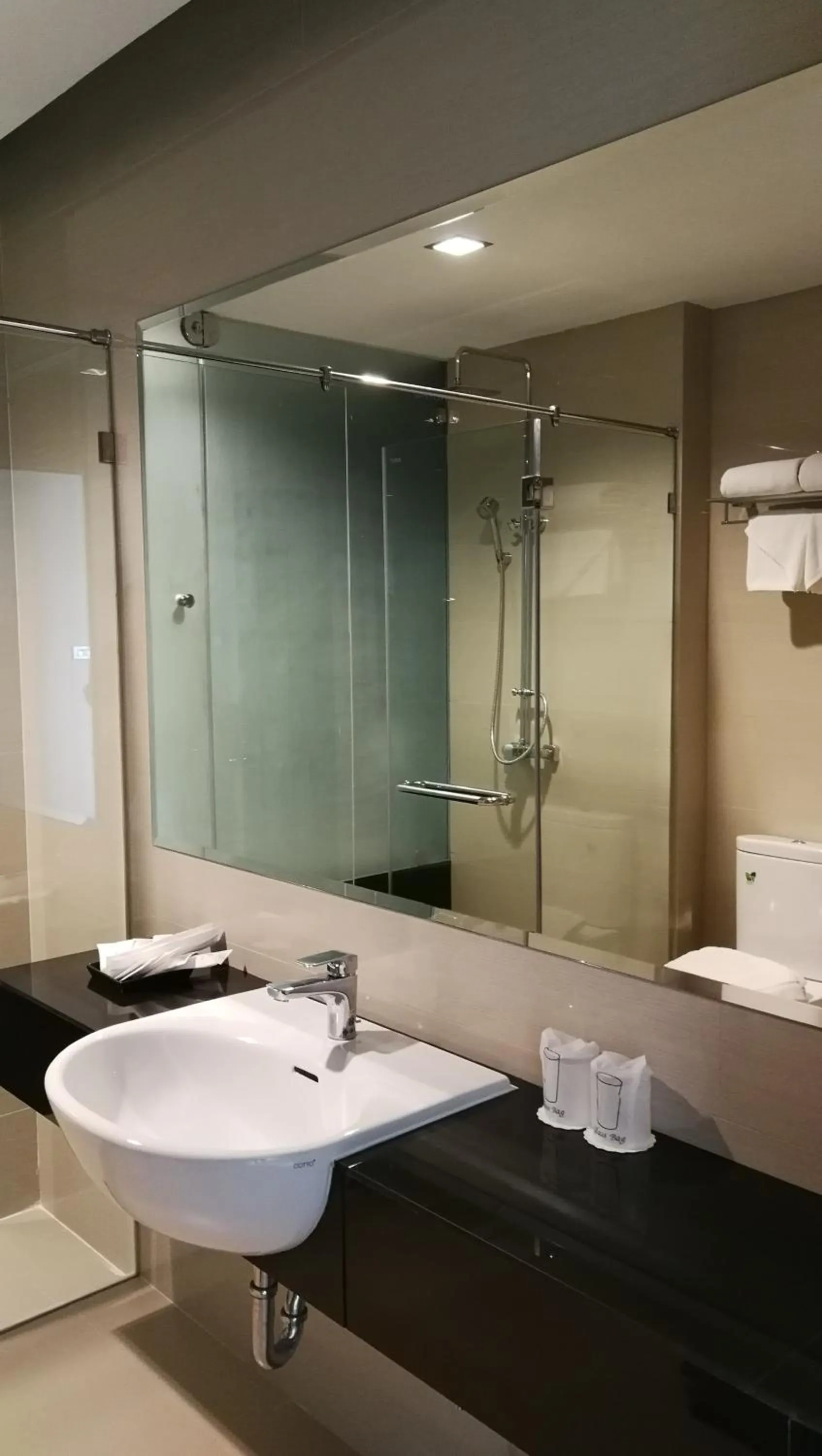 Shower in Hyde Park Chiangmai