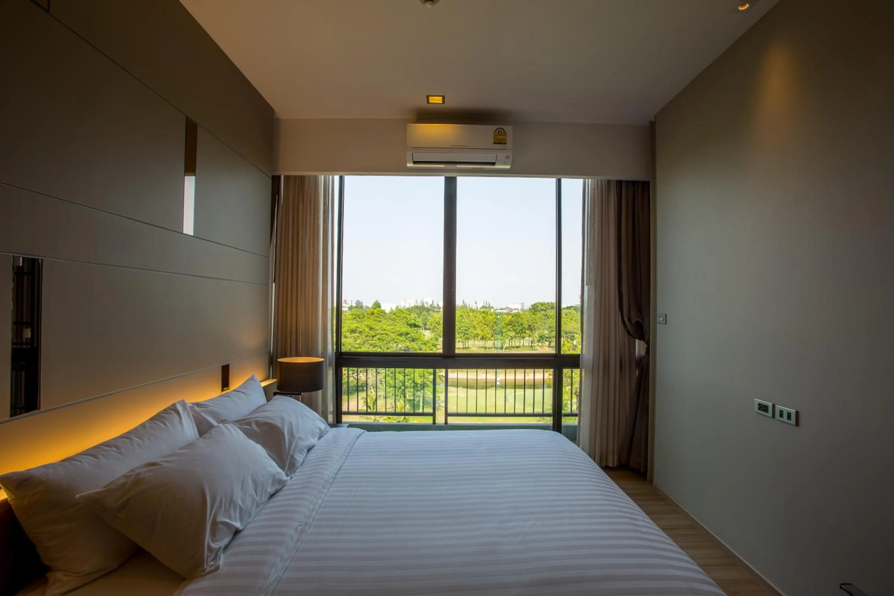 Day, Bed in Hyde Park Chiangmai