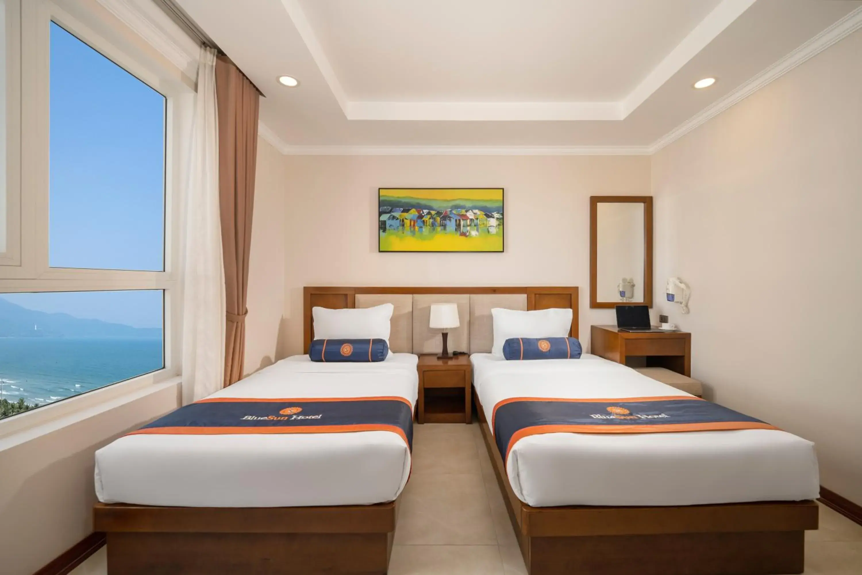 Deluxe Twin Room with Partial Sea View in BlueSun Danang Beach Hotel Deluxe Twin Room with Partial Sea View in BlueSun Danang Beach Hotel