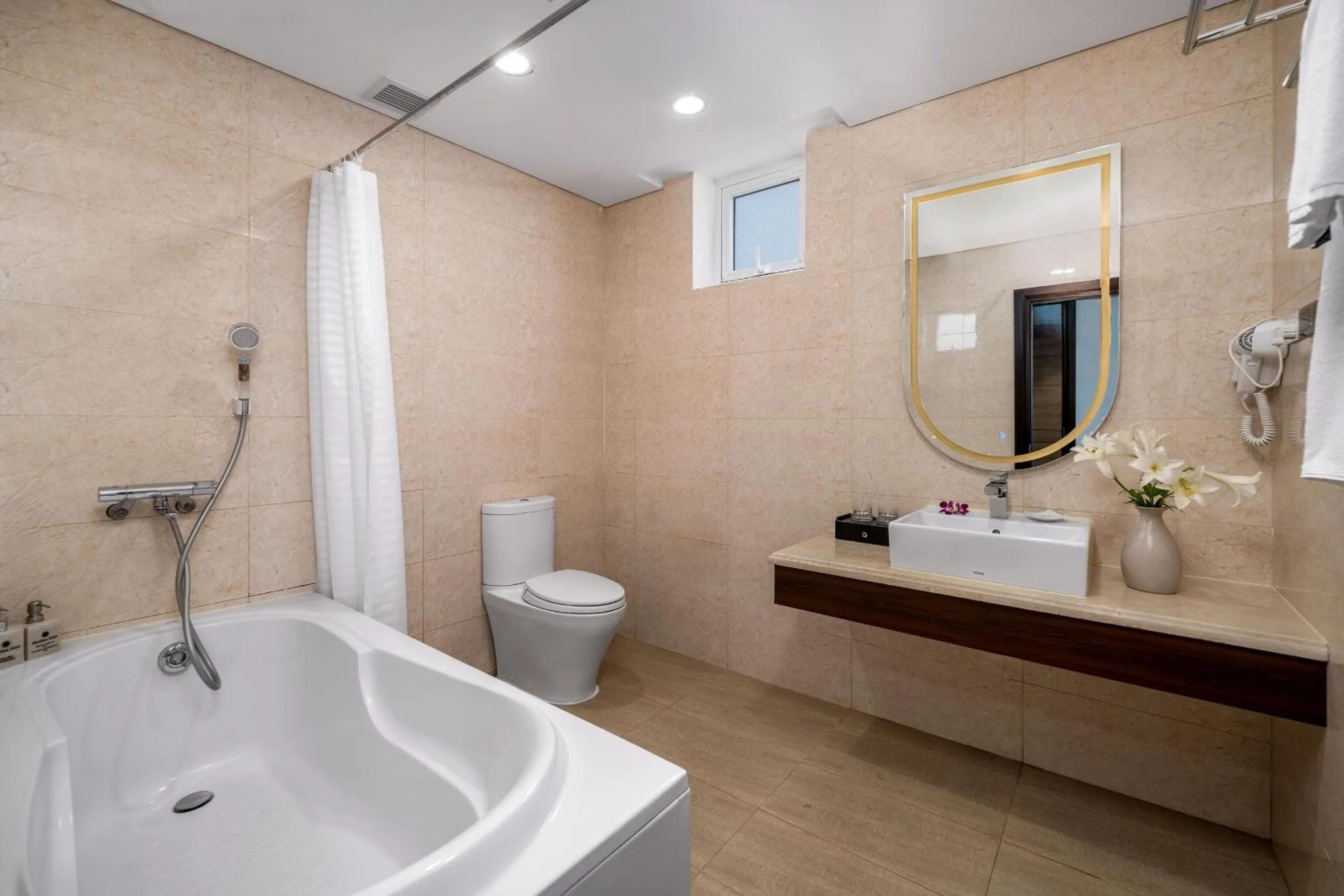 Studio King Ocean View with Balcony - Afternoon Tea Included in BlueSun Danang Beach Hotel