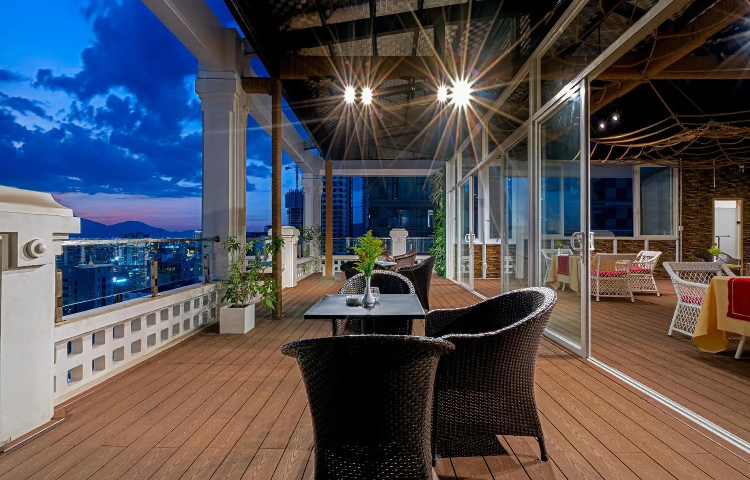 Lounge or bar in BlueSun Danang Beach Hotel Lounge or bar in BlueSun Danang Beach Hotel