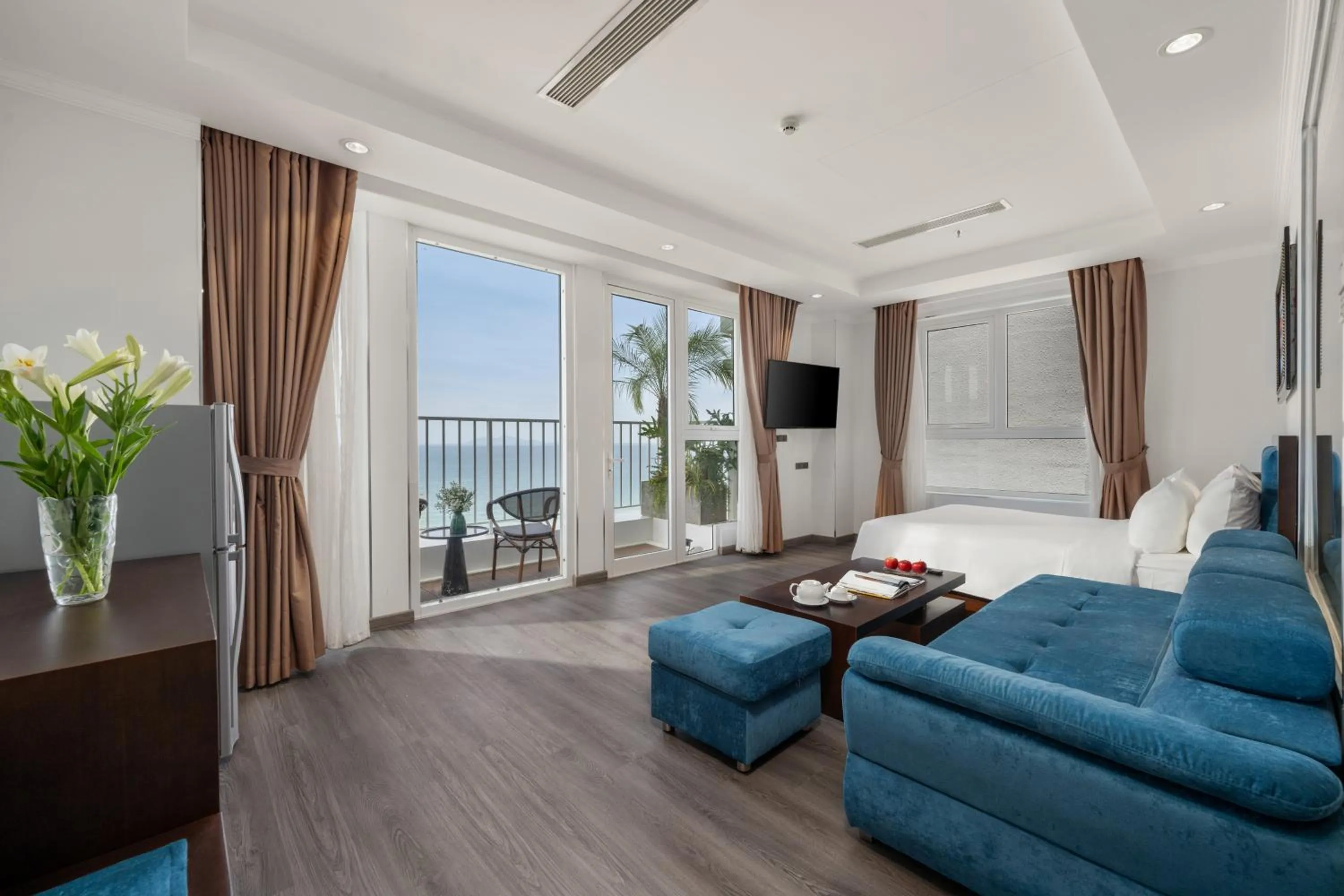 Living room in BlueSun Danang Beach Hotel