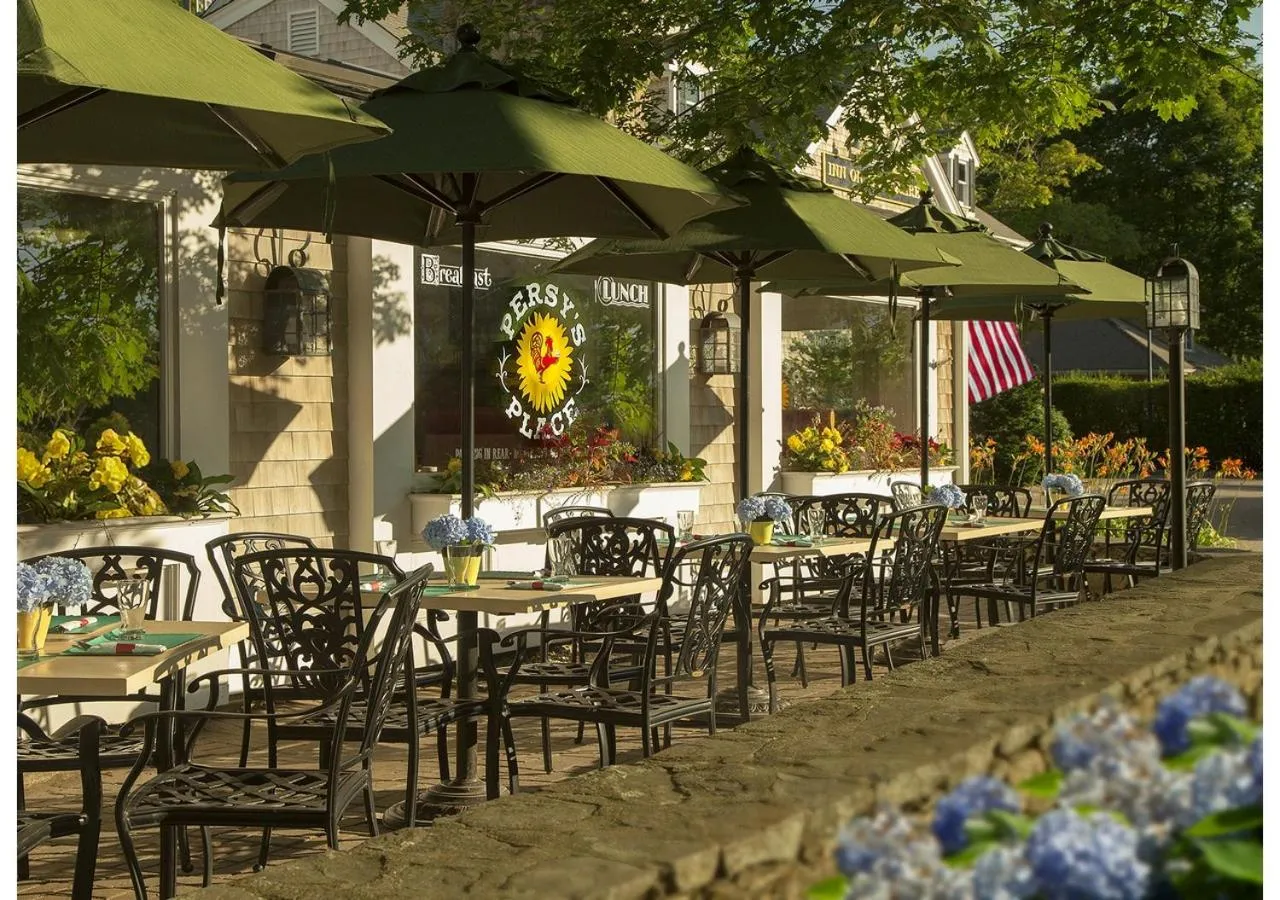 Restaurant/places to eat in Inn on the Square