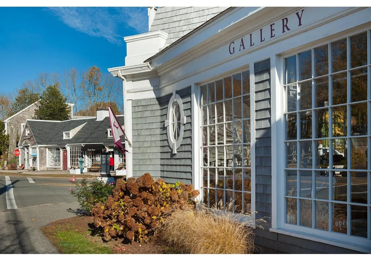 Shopping Area in Inn on the Square