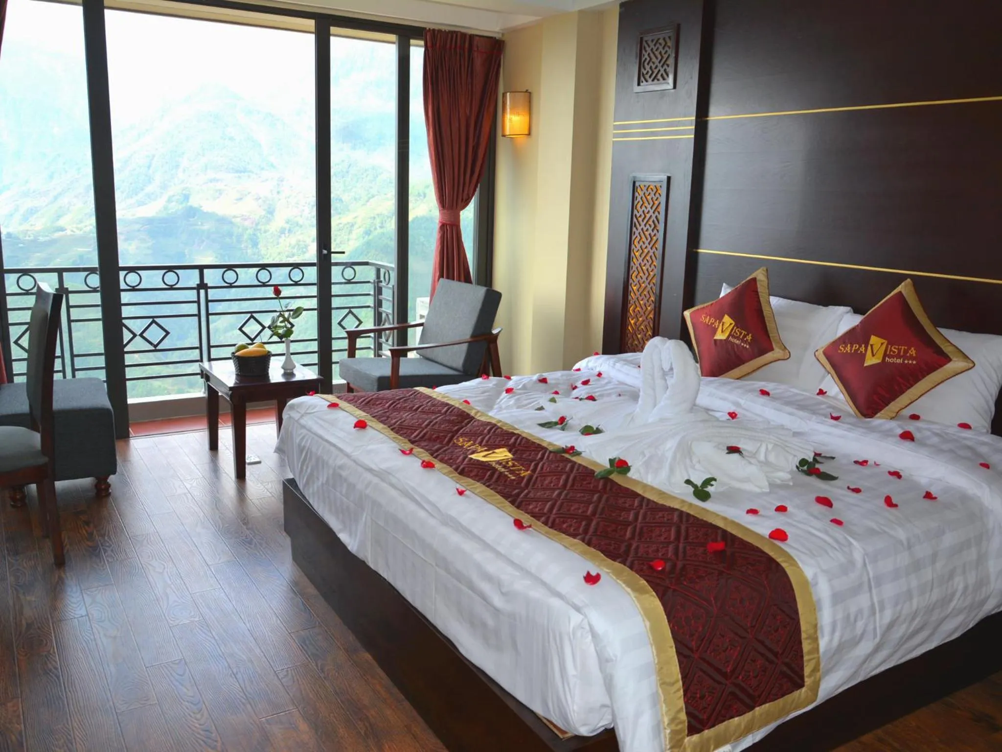 Balcony/Terrace, Bed in Sapa Vista Hotel