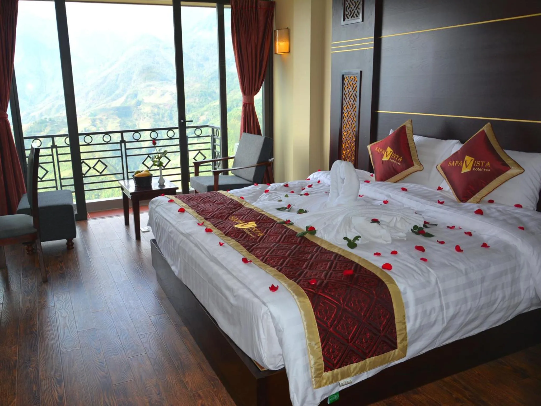 Balcony/Terrace, Bed in Sapa Vista Hotel