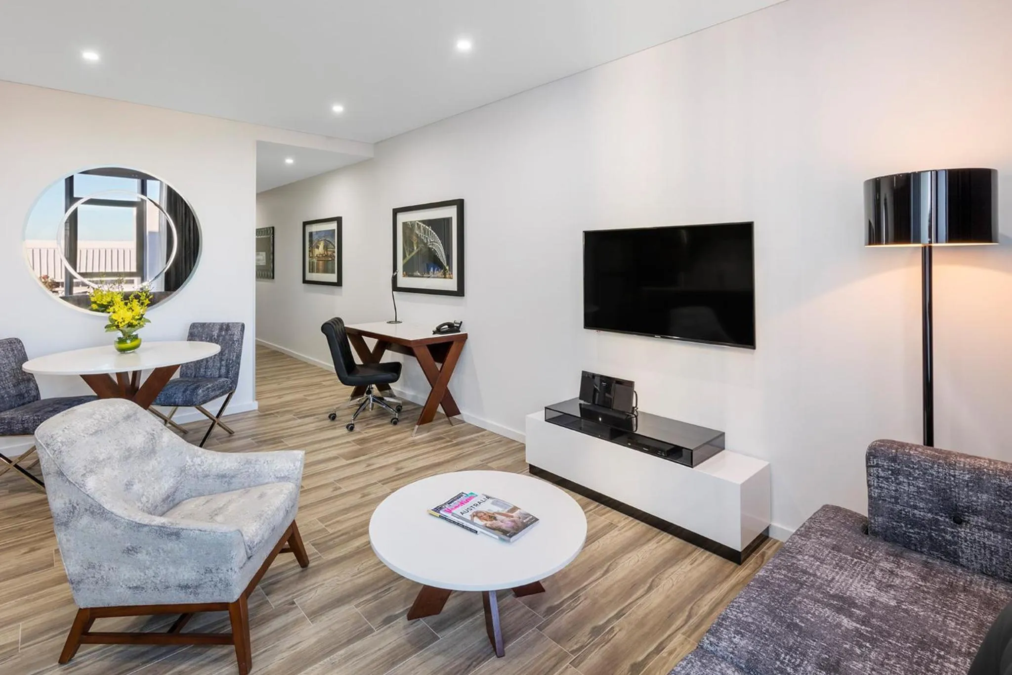 TV and multimedia in Meriton Suites Mascot Central