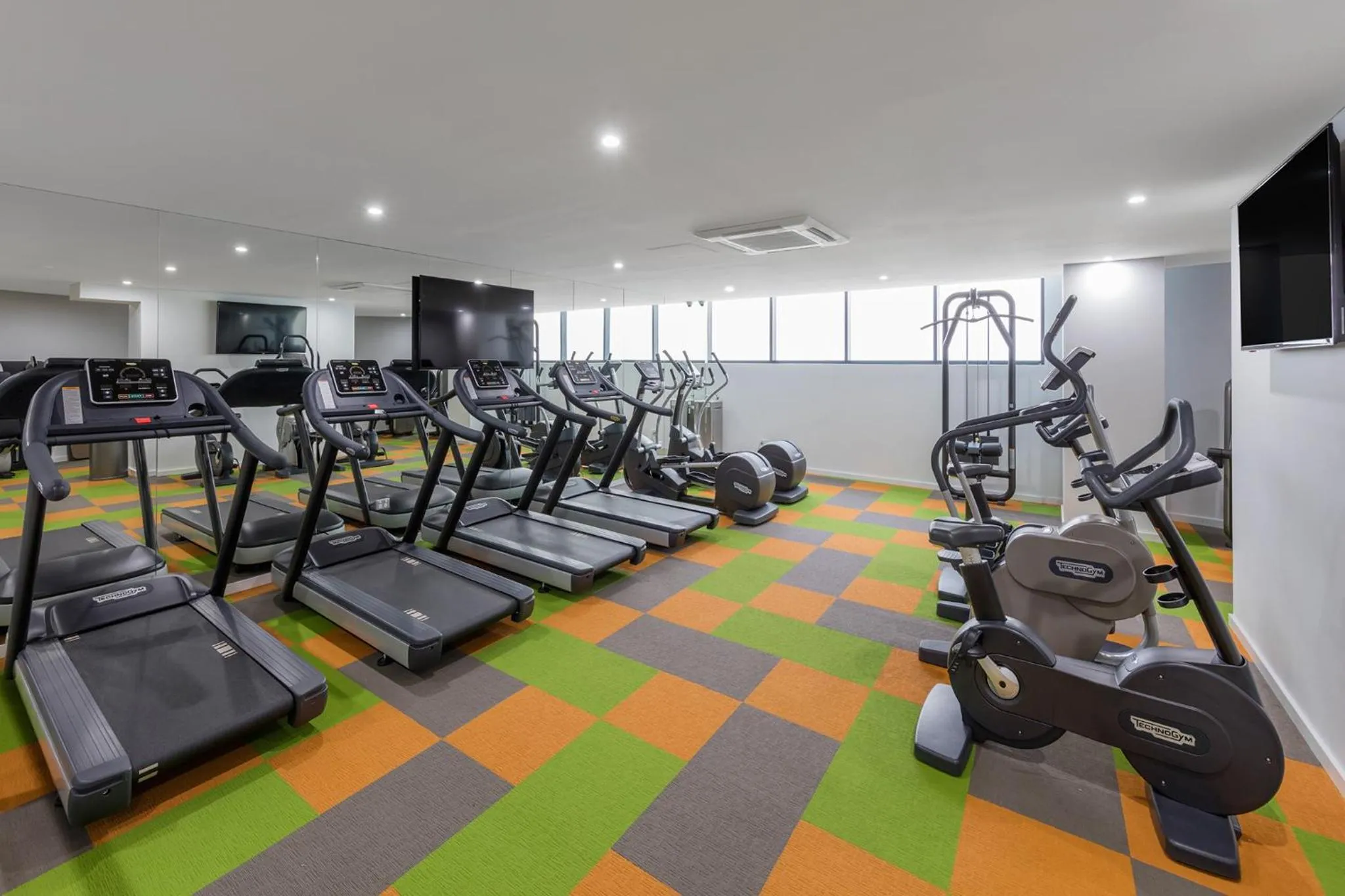 Fitness centre/facilities in Meriton Suites Mascot Central