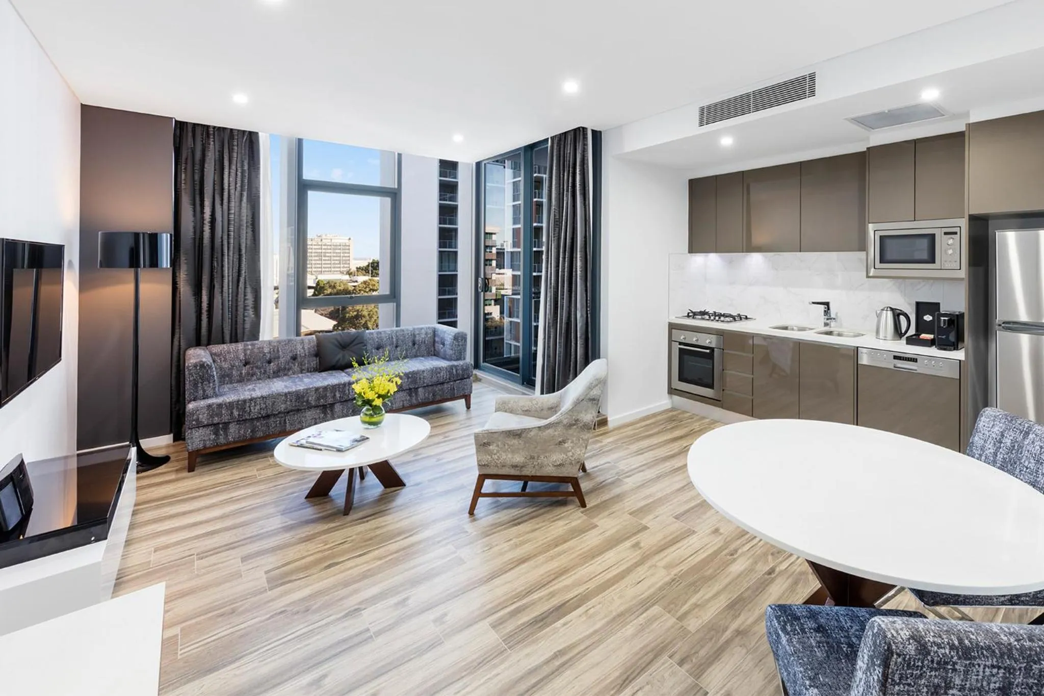 Kitchen or kitchenette in Meriton Suites Mascot Central