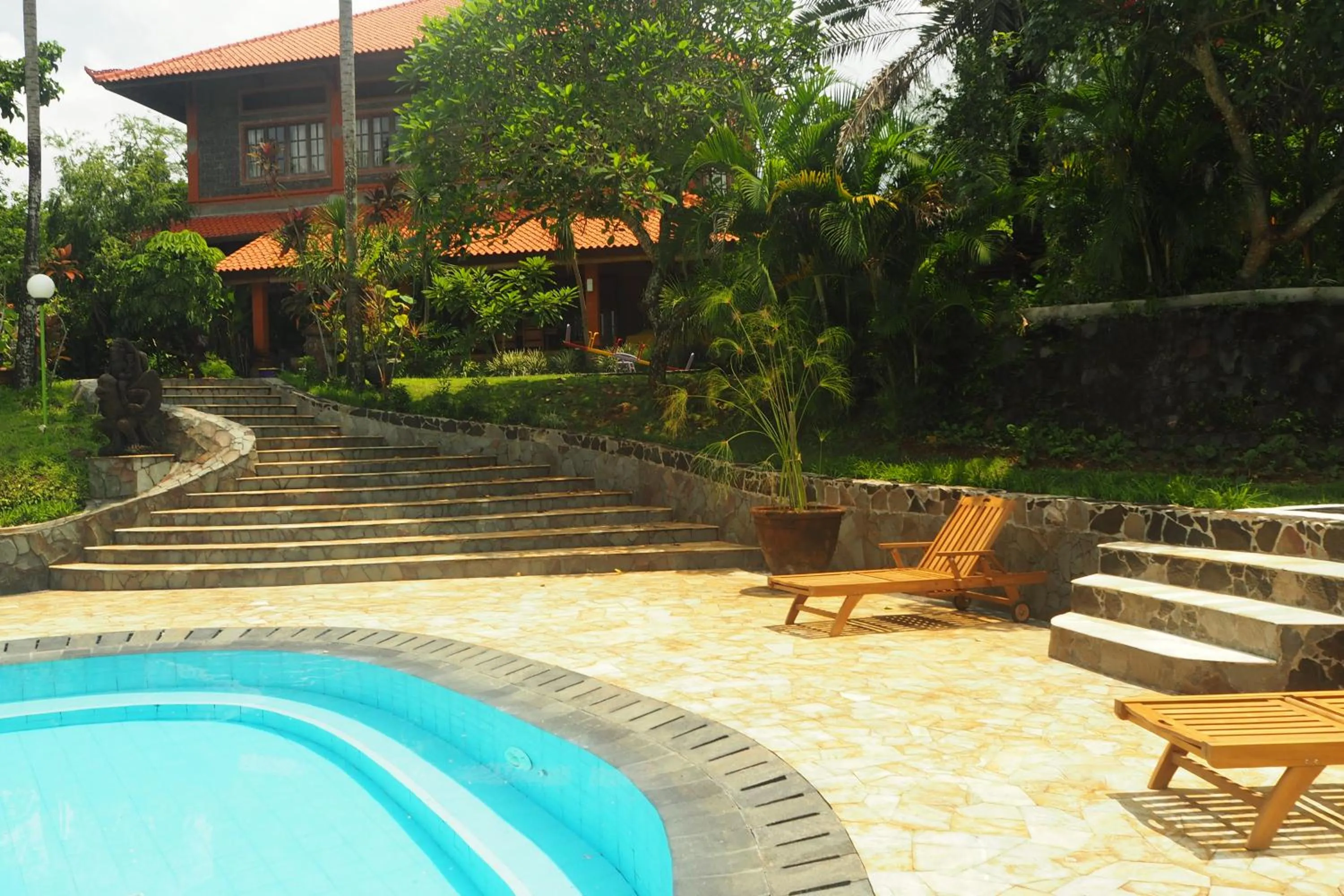 Swimming pool in The Gecho Inn Country
