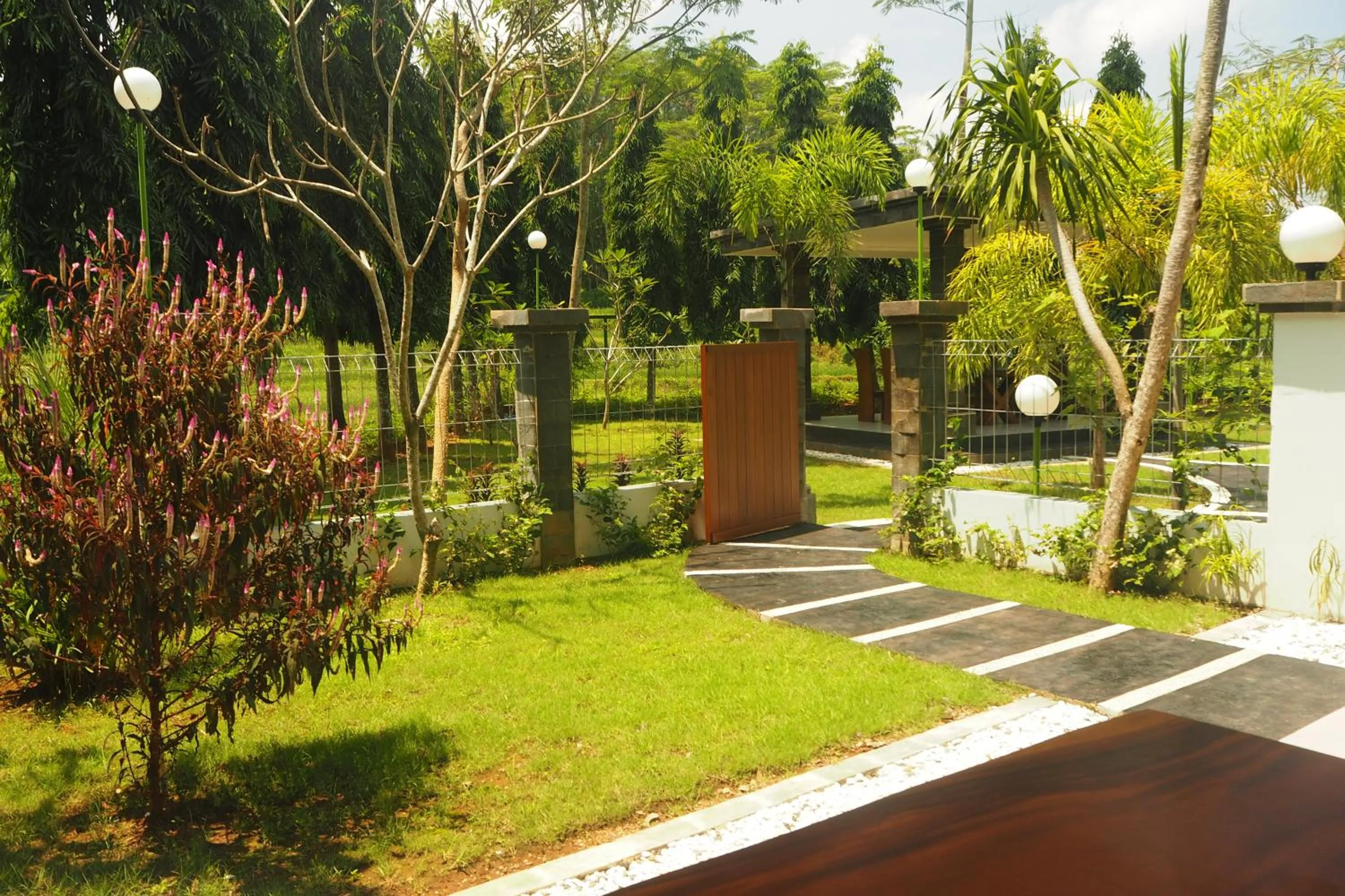 Garden view in The Gecho Inn Country