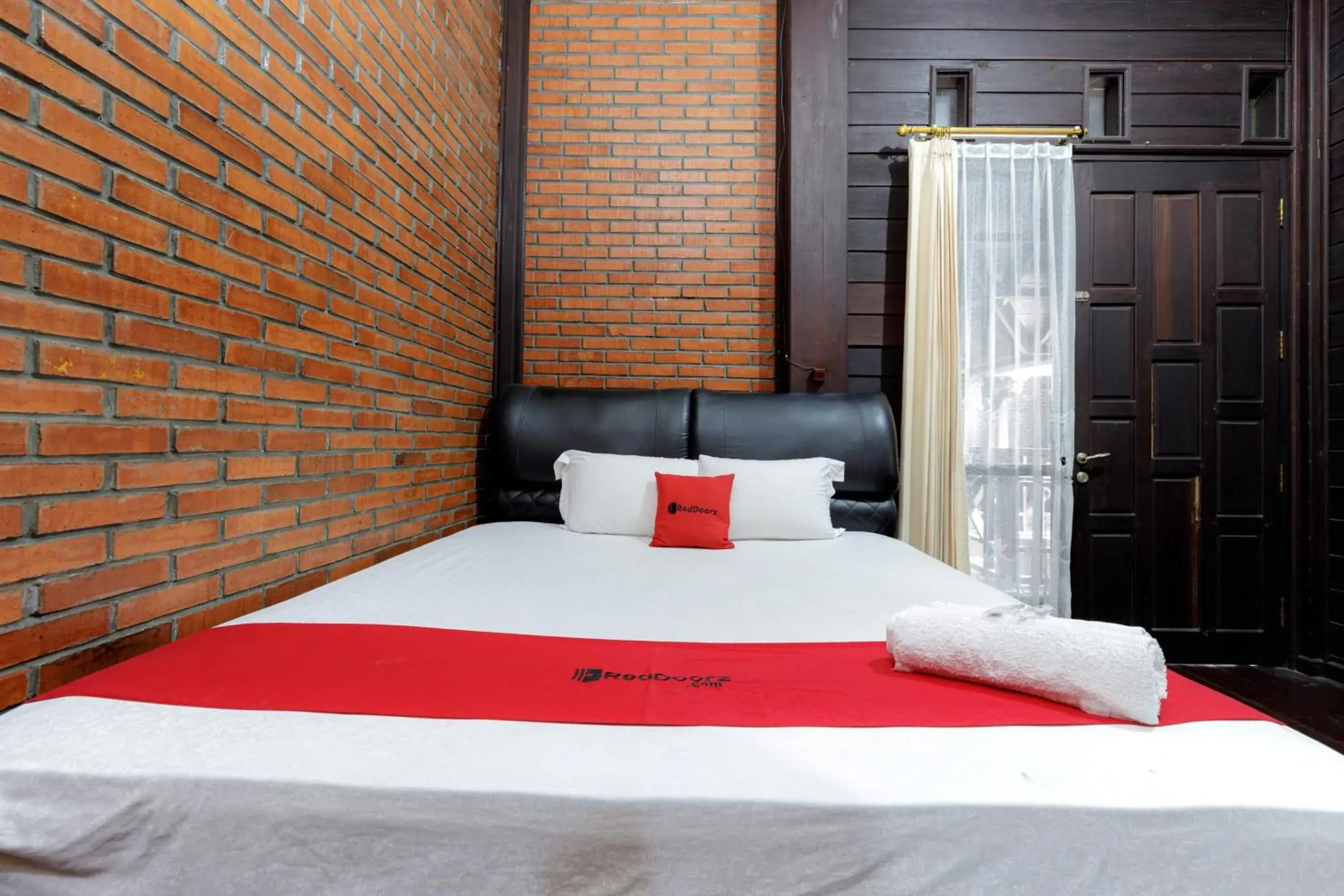 Bedroom, Bed in RedDoorz @ Cilandak Timur Bedroom, Bed in RedDoorz @ Cilandak Timur