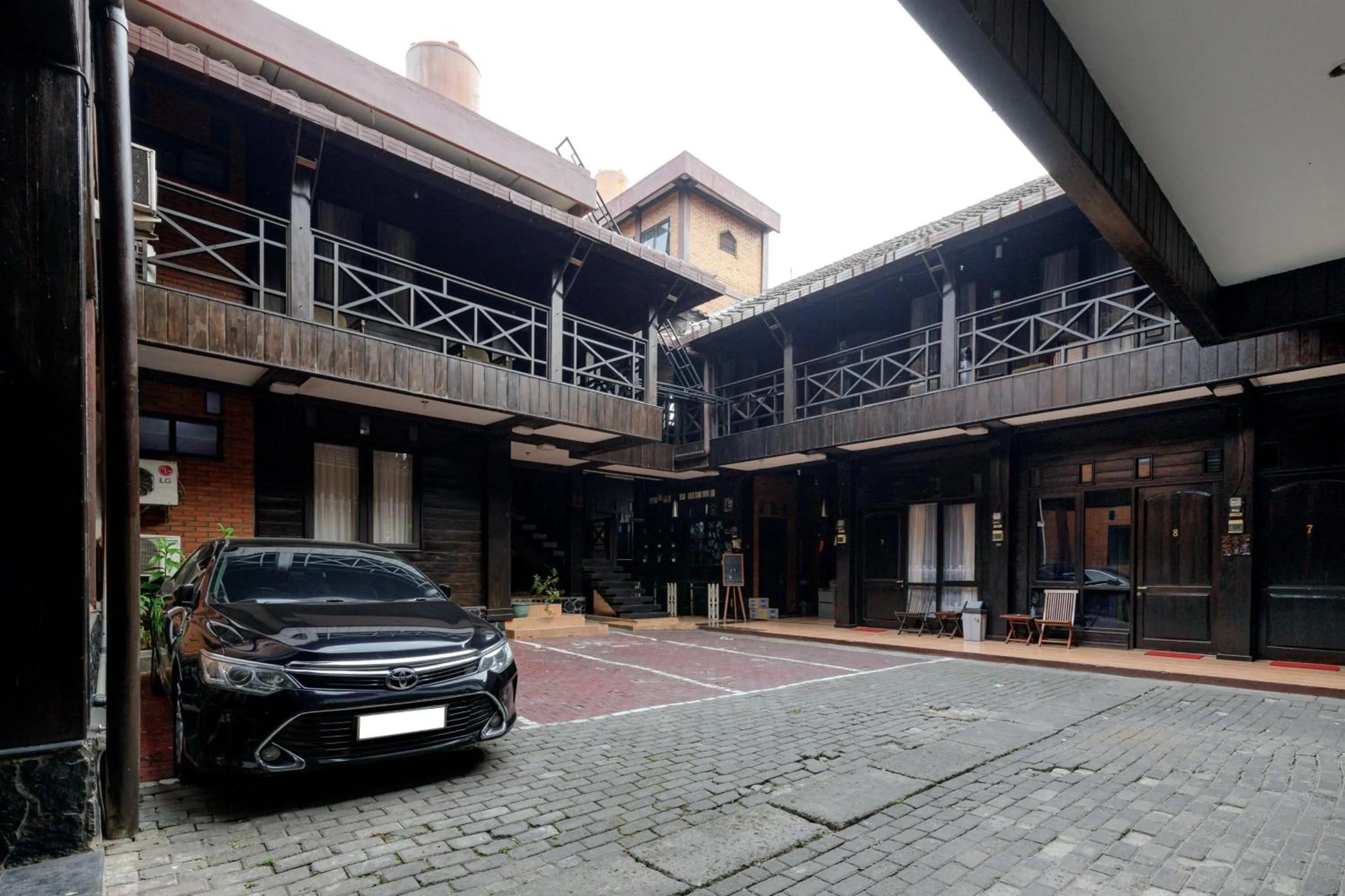 Parking in RedDoorz @ Cilandak Timur