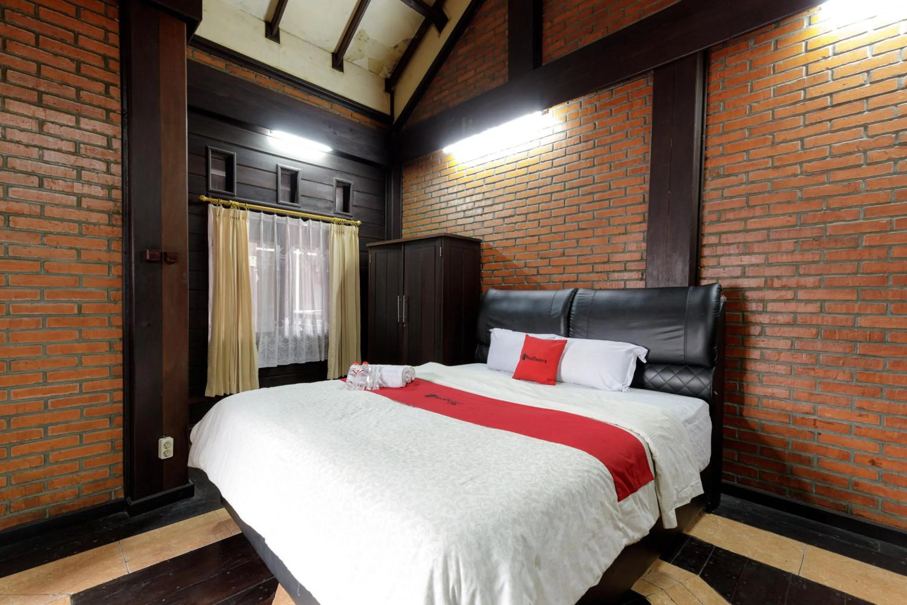 Bedroom, Bed in RedDoorz @ Cilandak Timur