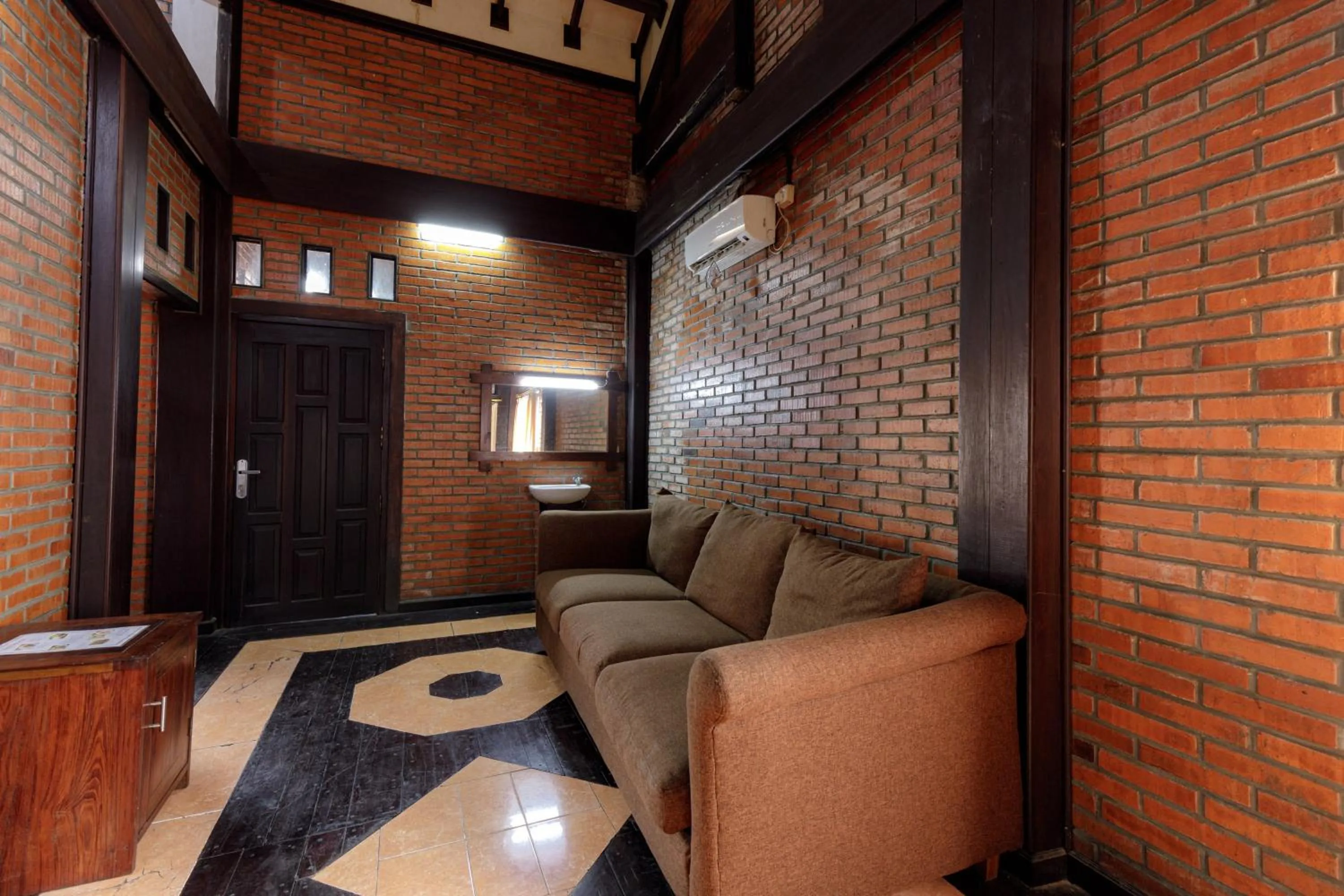 Seating area in RedDoorz @ Cilandak Timur