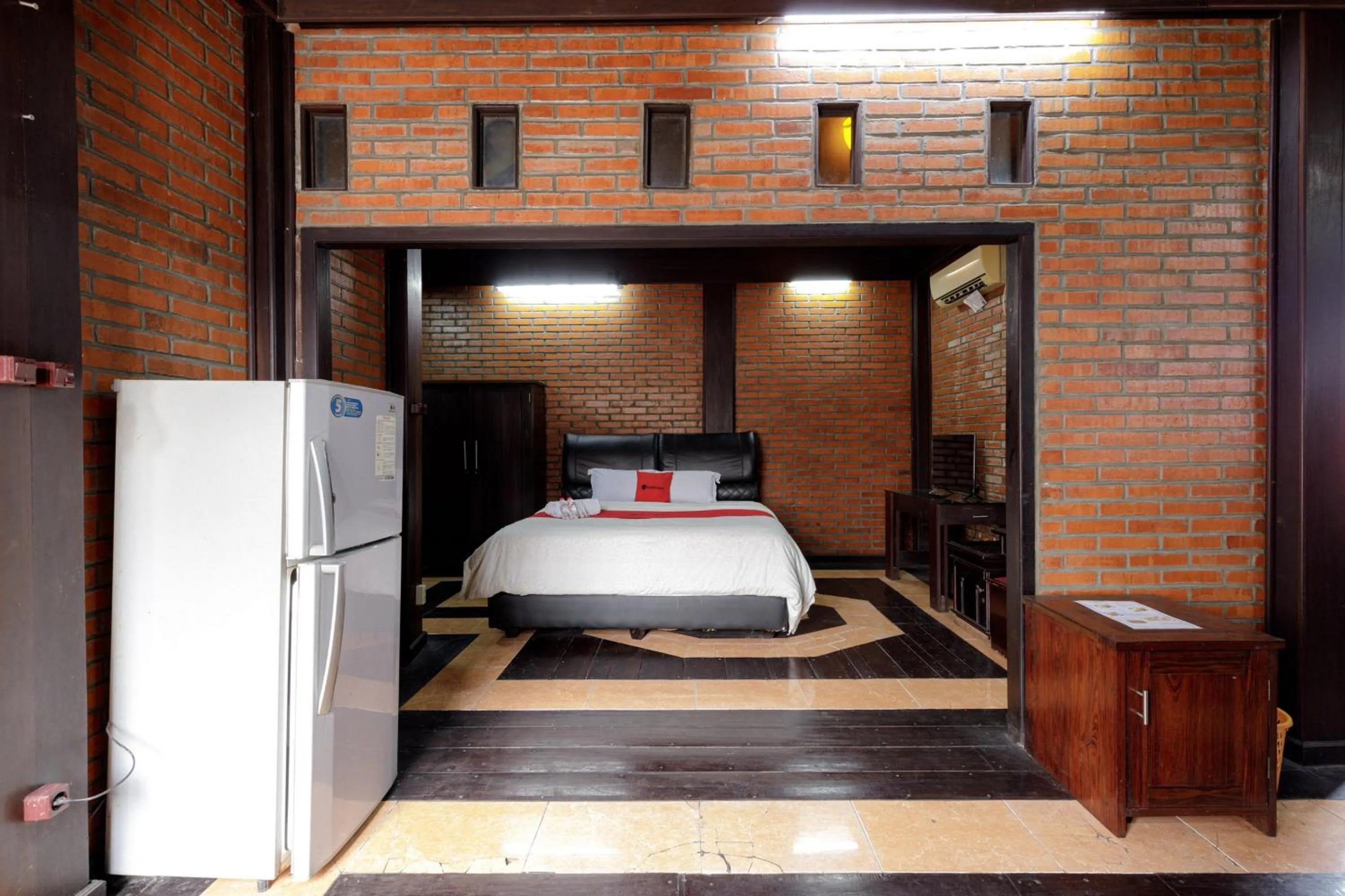 Bedroom, Bed in RedDoorz @ Cilandak Timur