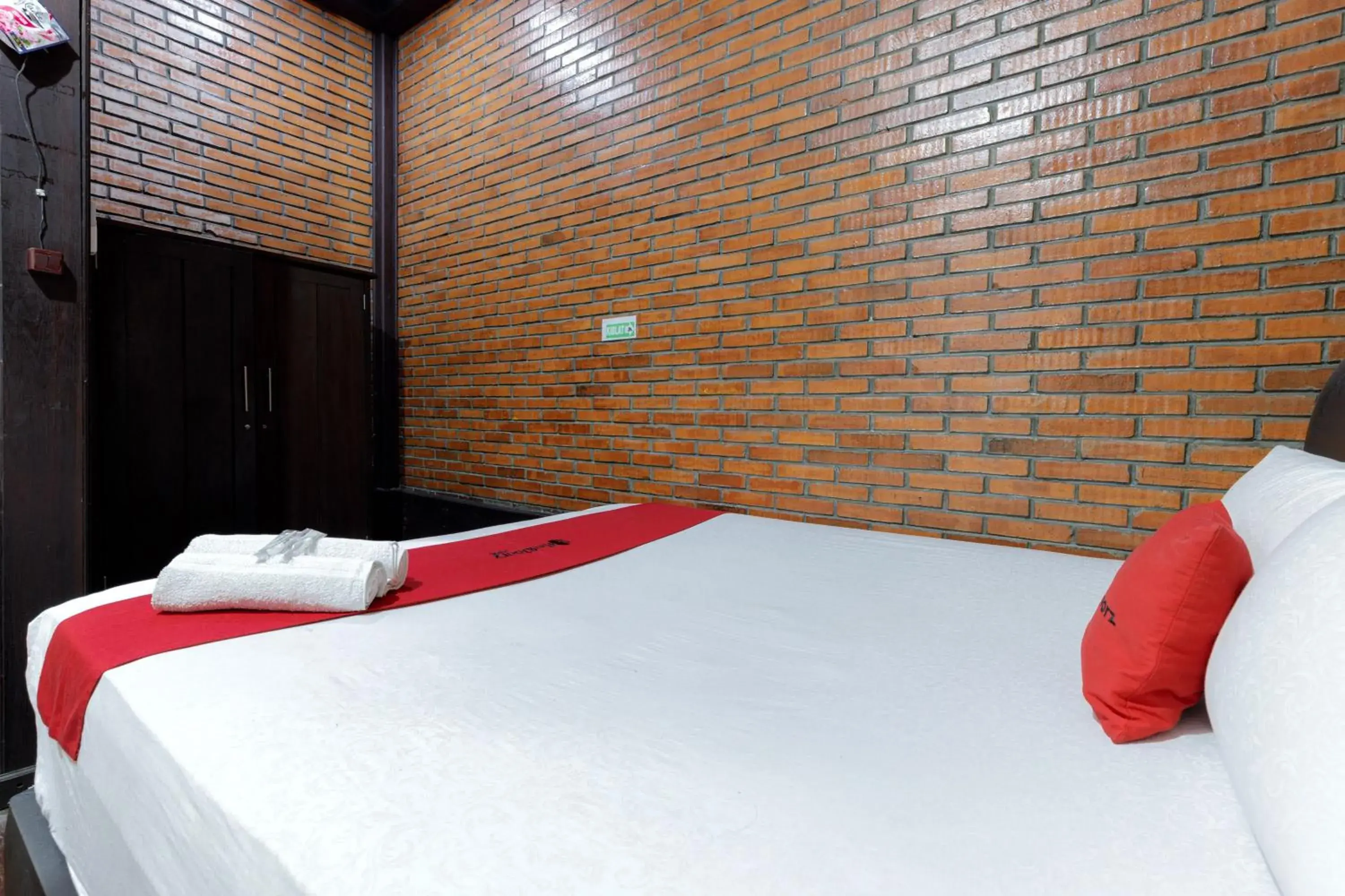 Bedroom, Bed in RedDoorz @ Cilandak Timur Bedroom, Bed in RedDoorz @ Cilandak Timur