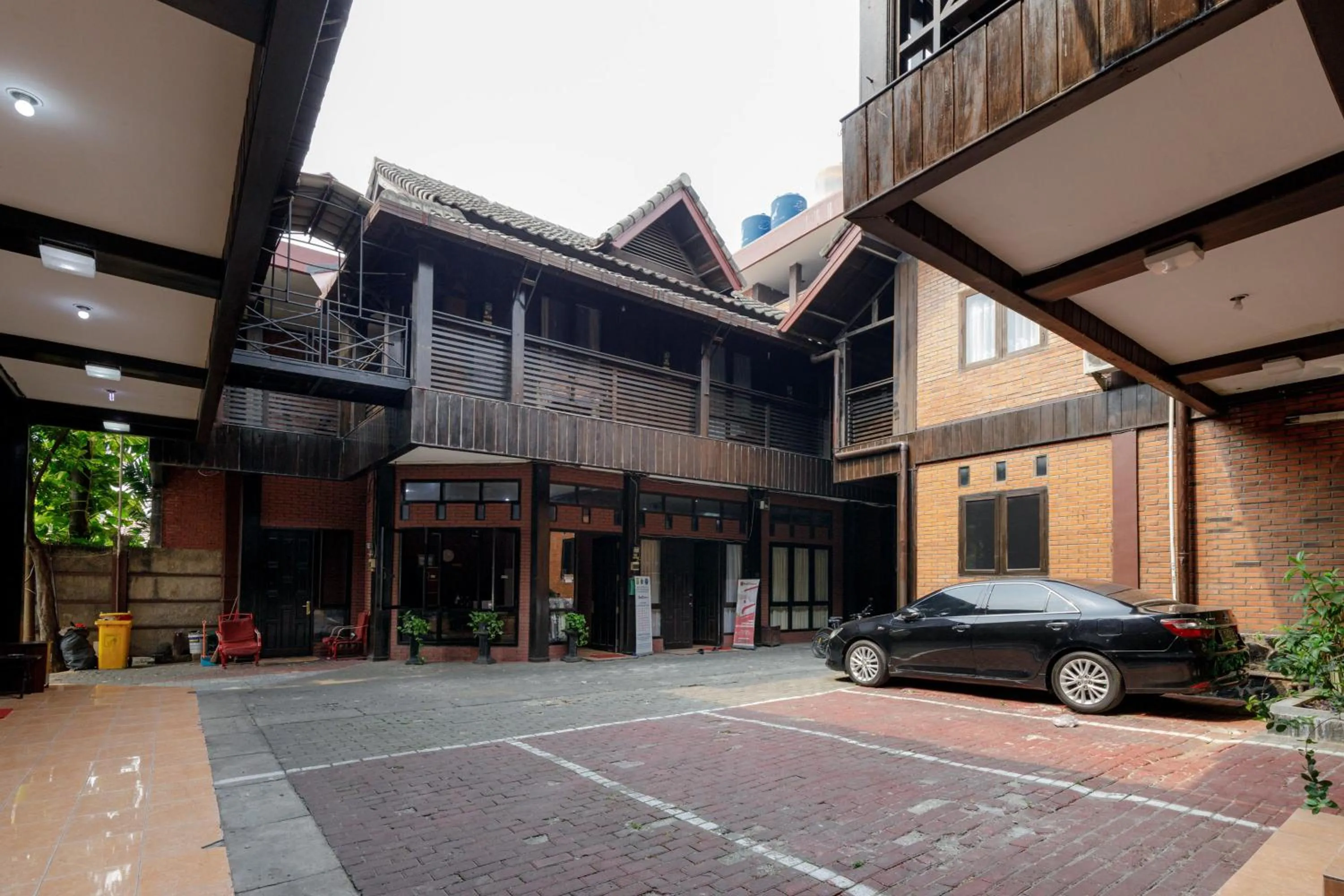 Parking in RedDoorz @ Cilandak Timur